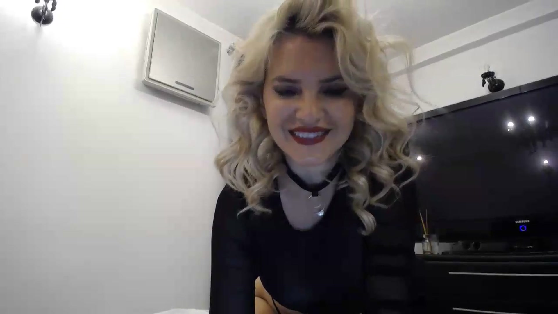 Gallery image thumbnail from Klarita's myfreecams stream on, 09/18/2026, 21:55 image 16 of 20