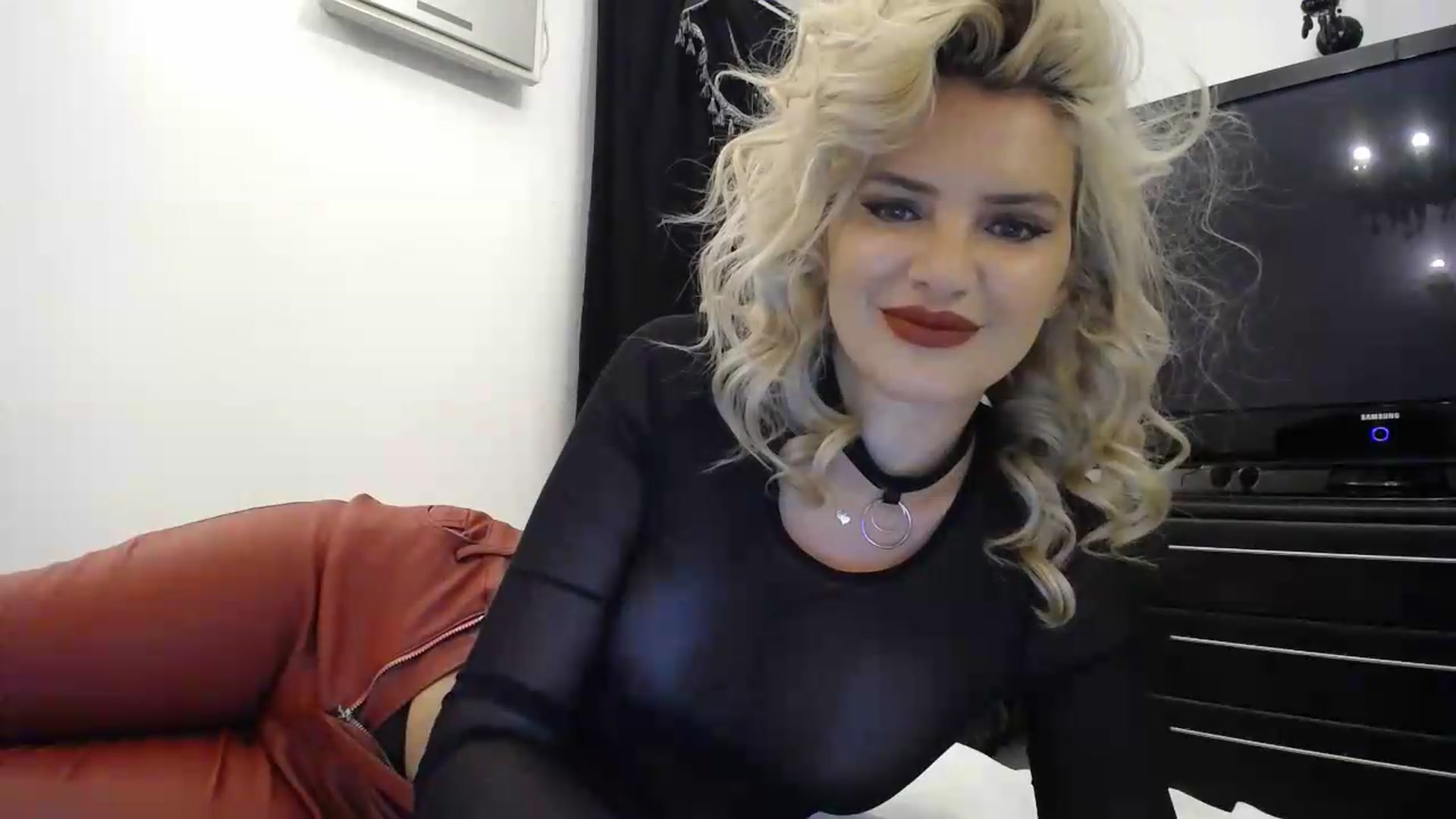 Gallery image thumbnail from Klarita's myfreecams stream on, 09/18/2026, 21:55 image 4 of 20