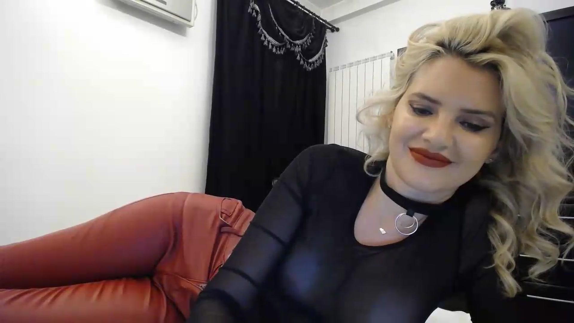 Gallery image thumbnail from Klarita's myfreecams stream on, 09/18/2026, 21:55 image 5 of 20