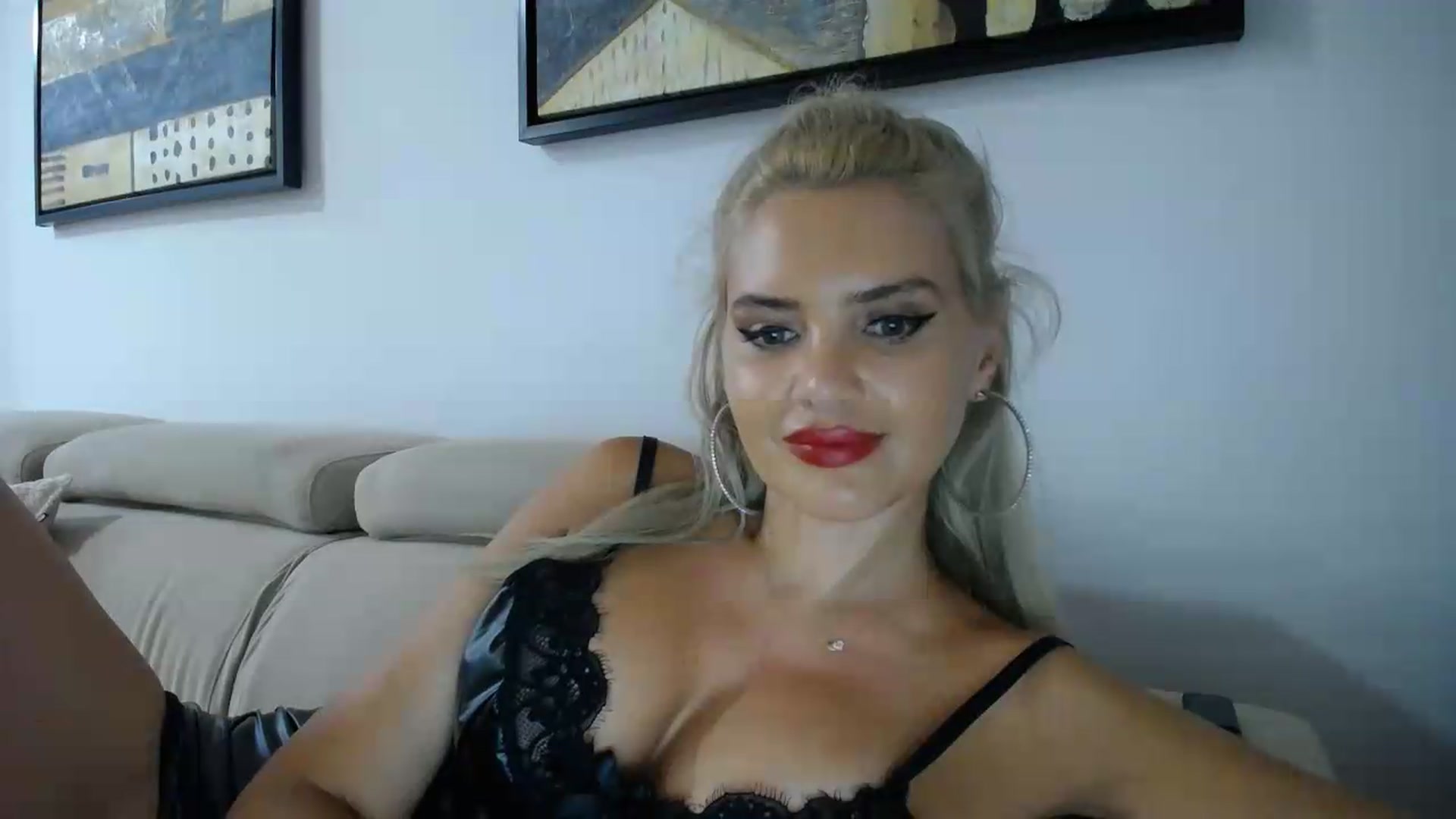 Gallery image thumbnail from Klarita's myfreecams stream on, 09/29/2026, 02:17 image 9 of 20