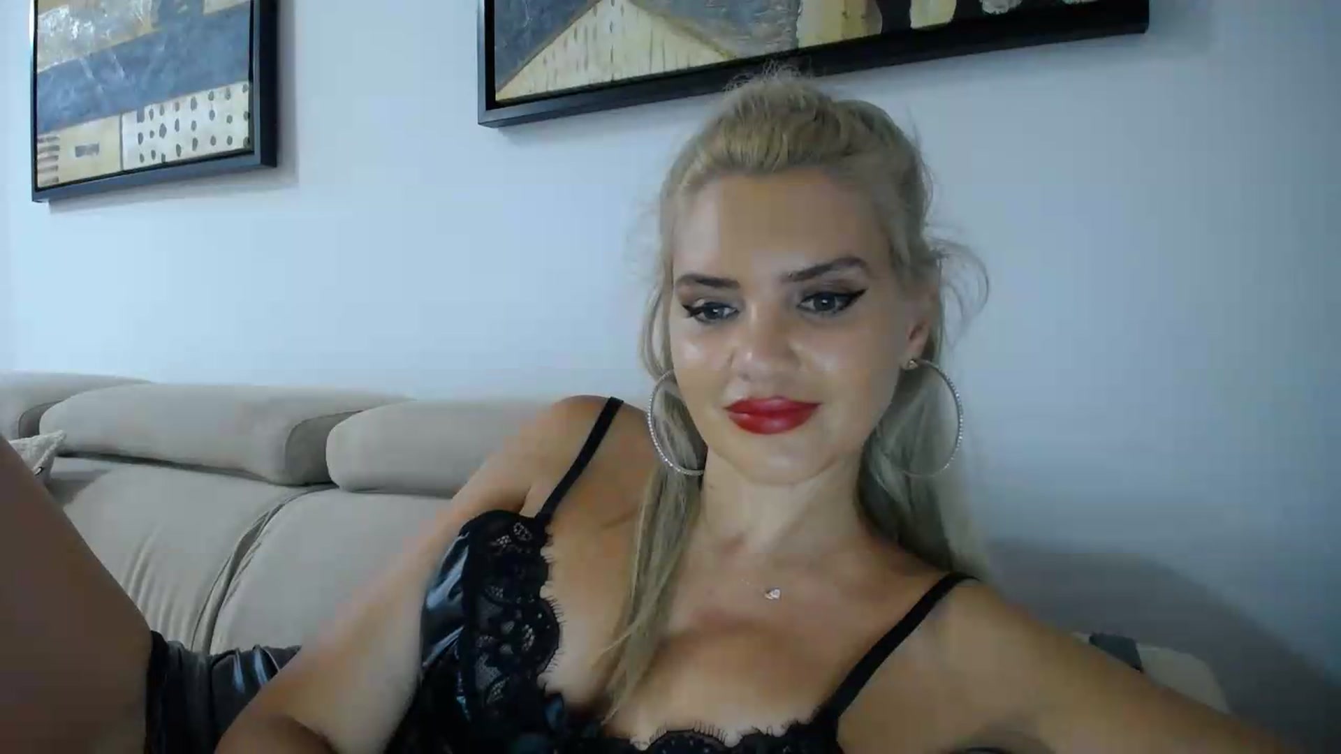 Gallery image thumbnail from Klarita's myfreecams stream on, 09/29/2026, 02:17 image 8 of 20