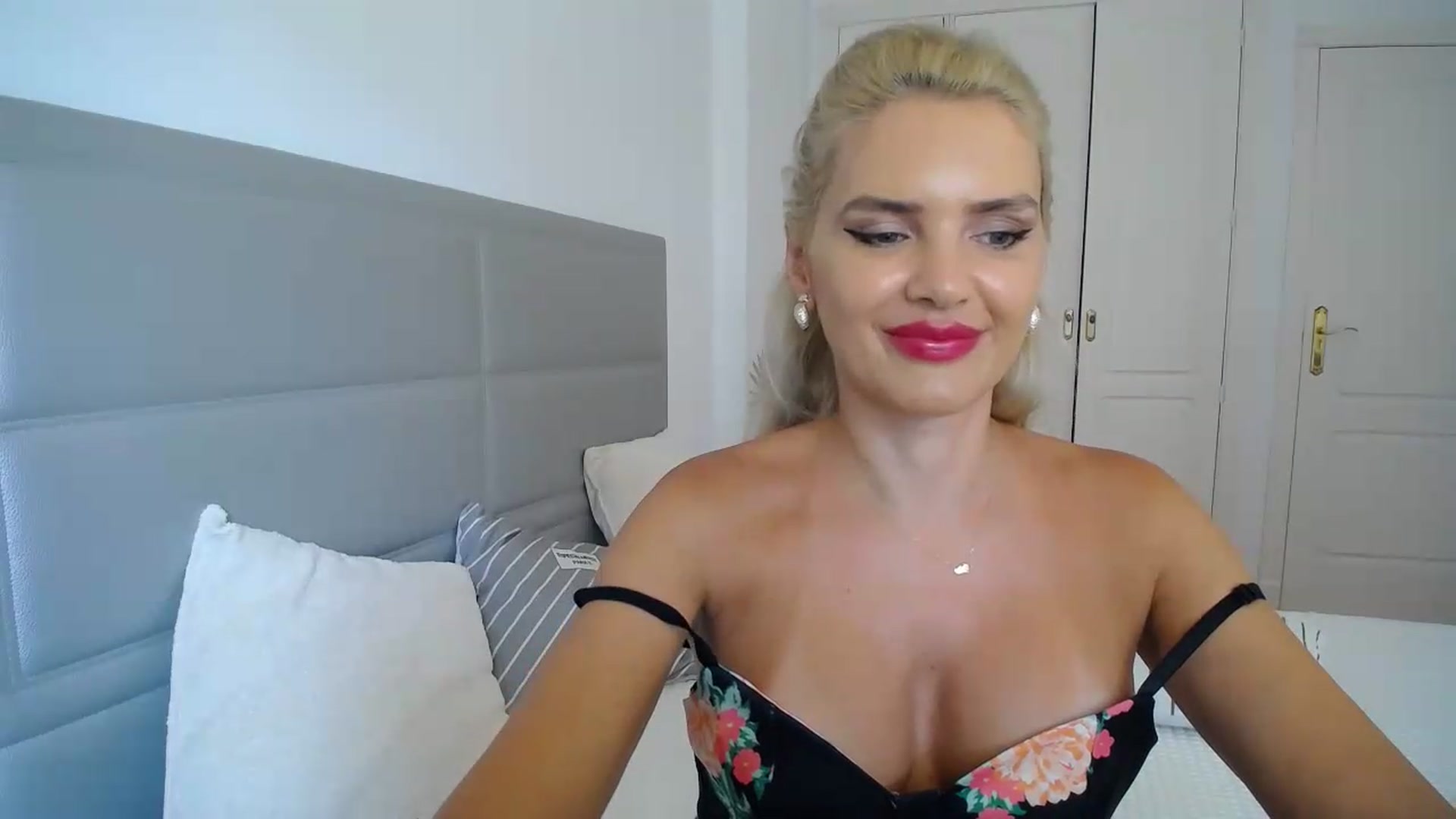 Gallery image thumbnail from Klarita's myfreecams stream on, 10/02/2026, 16:50 image 11 of 20