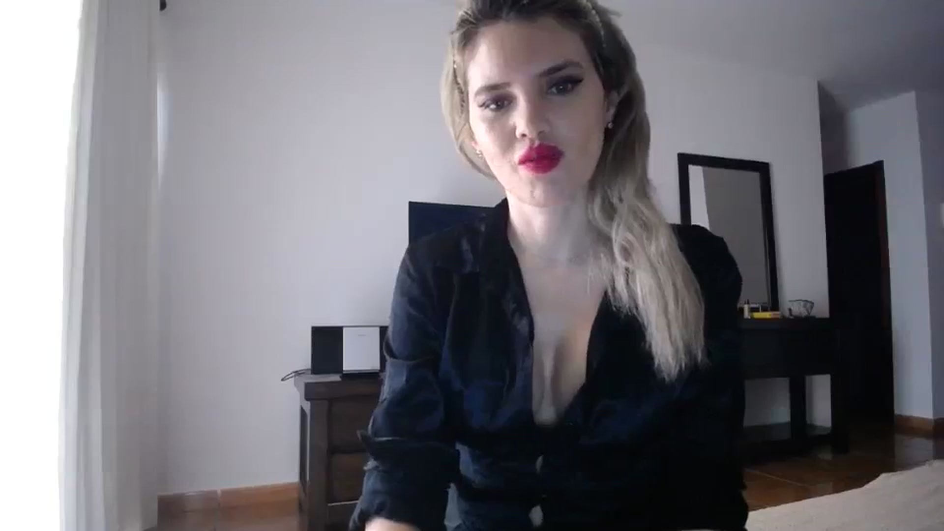Gallery image thumbnail from Klarita_'s myfreecams stream on, 11/26/2023, 15:06 image 7 of 20