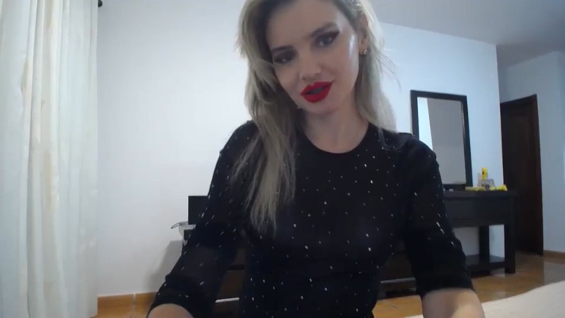 Gallery image thumbnail from Klarita_'s myfreecams stream on, 11/28/2023, 22:16 image 4 of 20