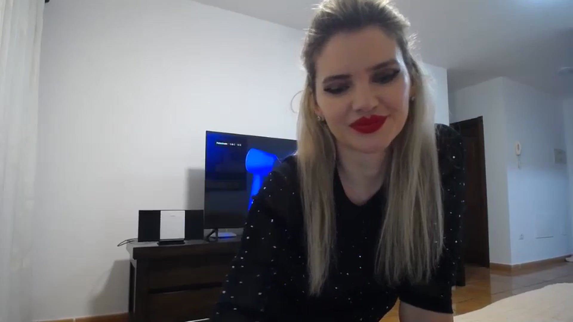 Gallery image thumbnail from Klarita_'s myfreecams stream on, 11/28/2023, 22:16 image 17 of 20