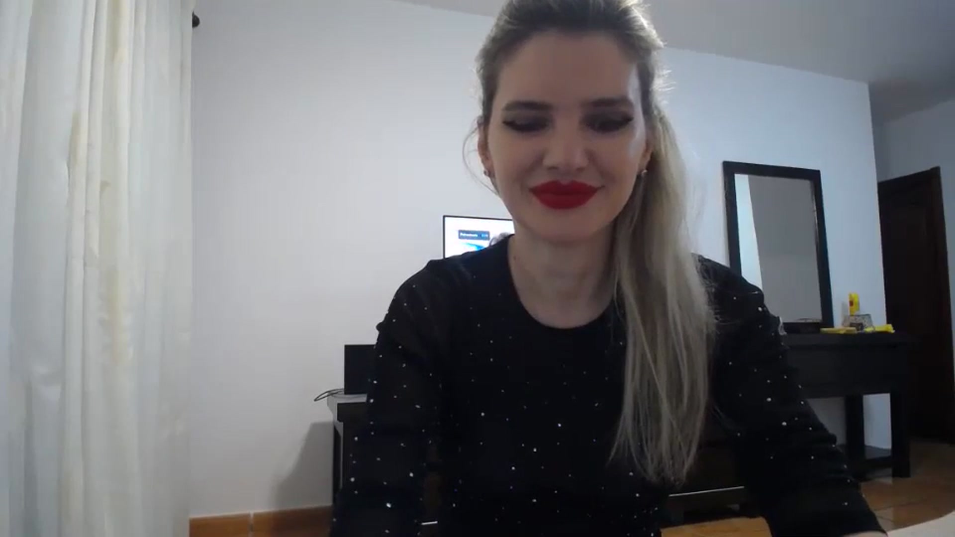 Gallery image thumbnail from Klarita_'s myfreecams stream on, 11/28/2023, 22:16 image 15 of 20