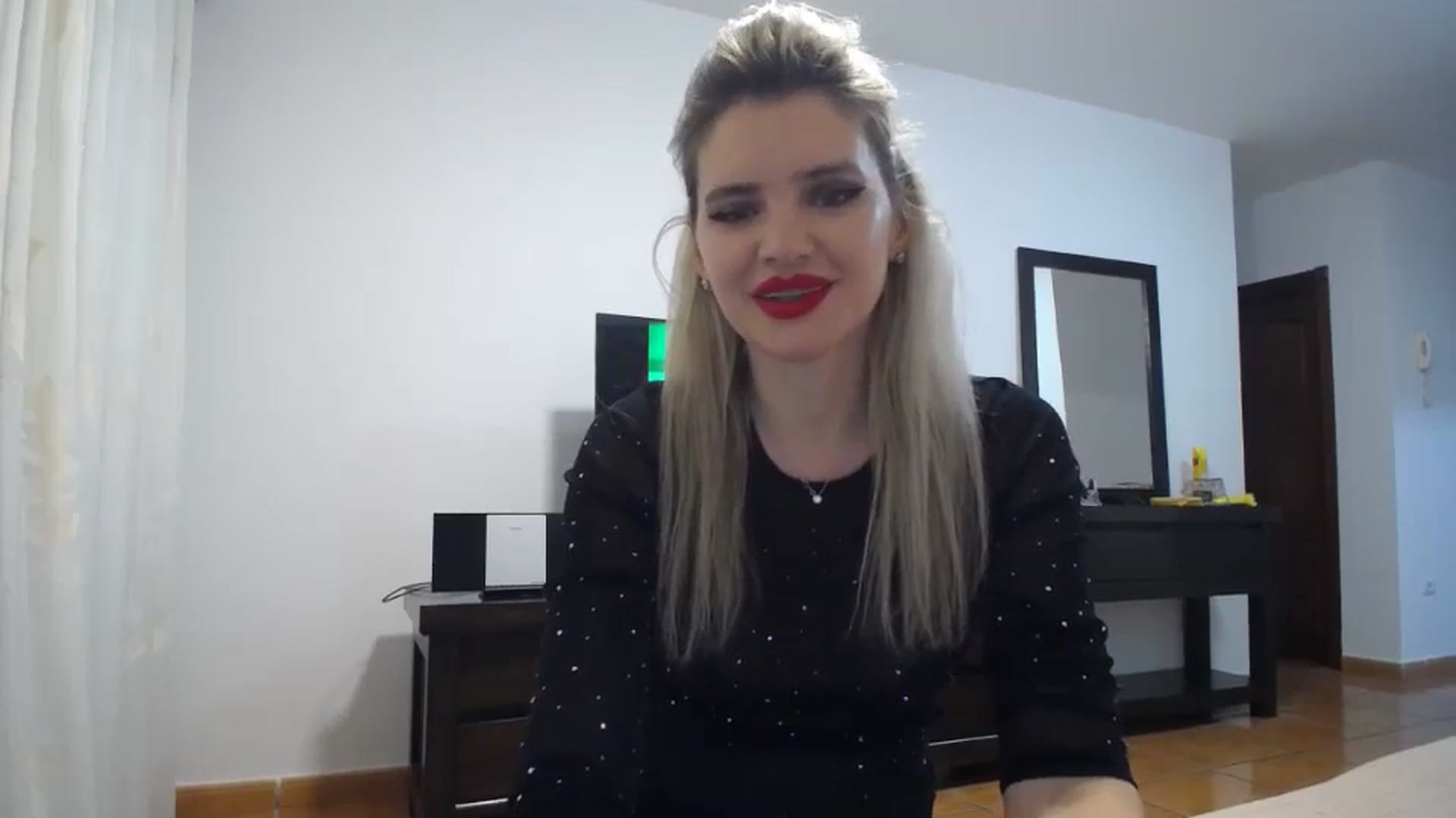 Gallery image thumbnail from Klarita_'s myfreecams stream on, 11/28/2023, 22:16 image 18 of 20
