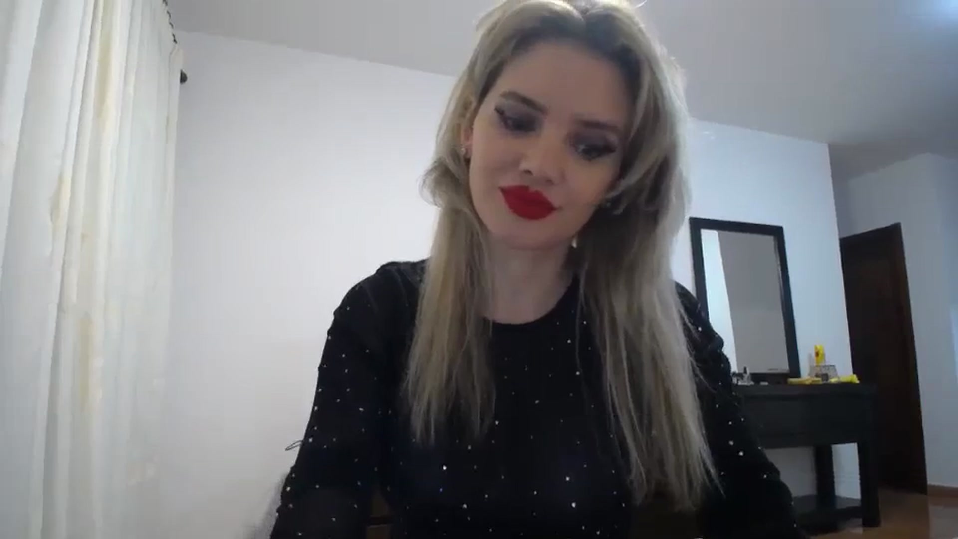 Gallery image thumbnail from Klarita_'s myfreecams stream on, 11/28/2023, 22:16 image 3 of 20