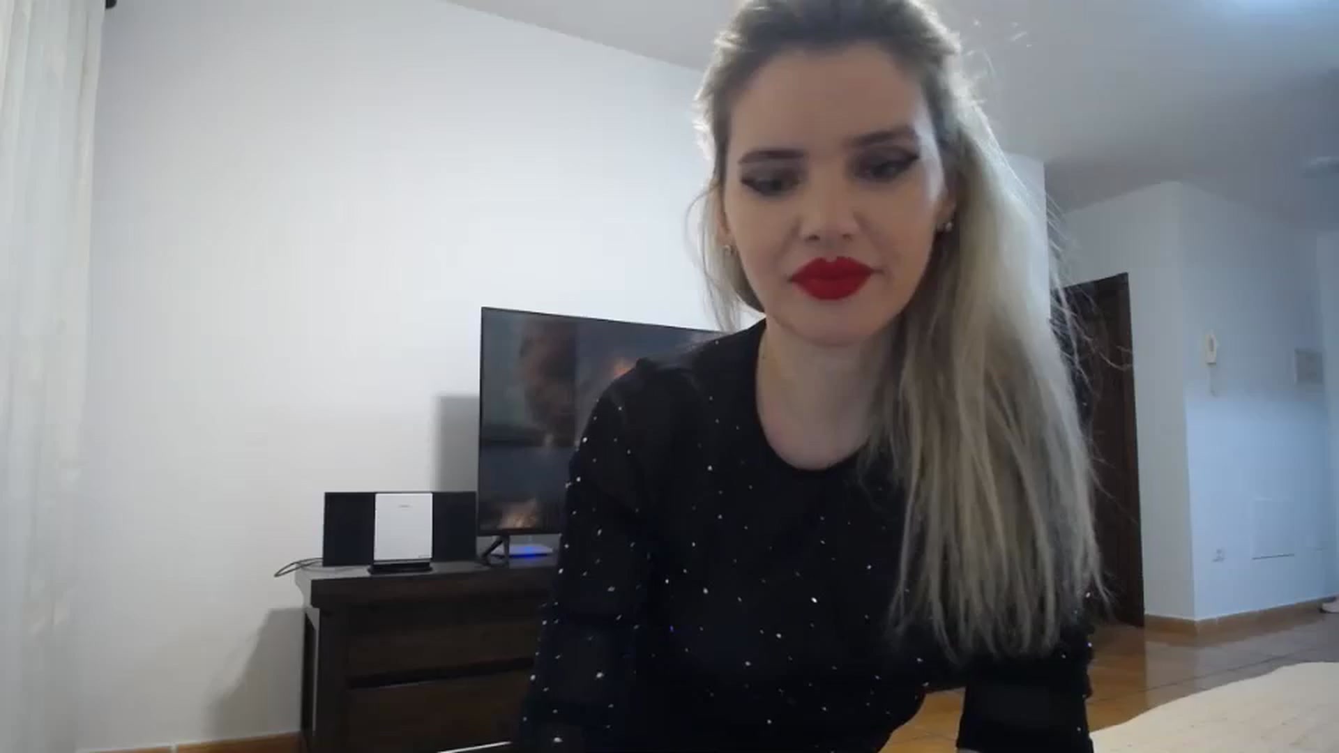 Gallery image thumbnail from Klarita_'s myfreecams stream on, 11/28/2023, 22:16 image 16 of 20