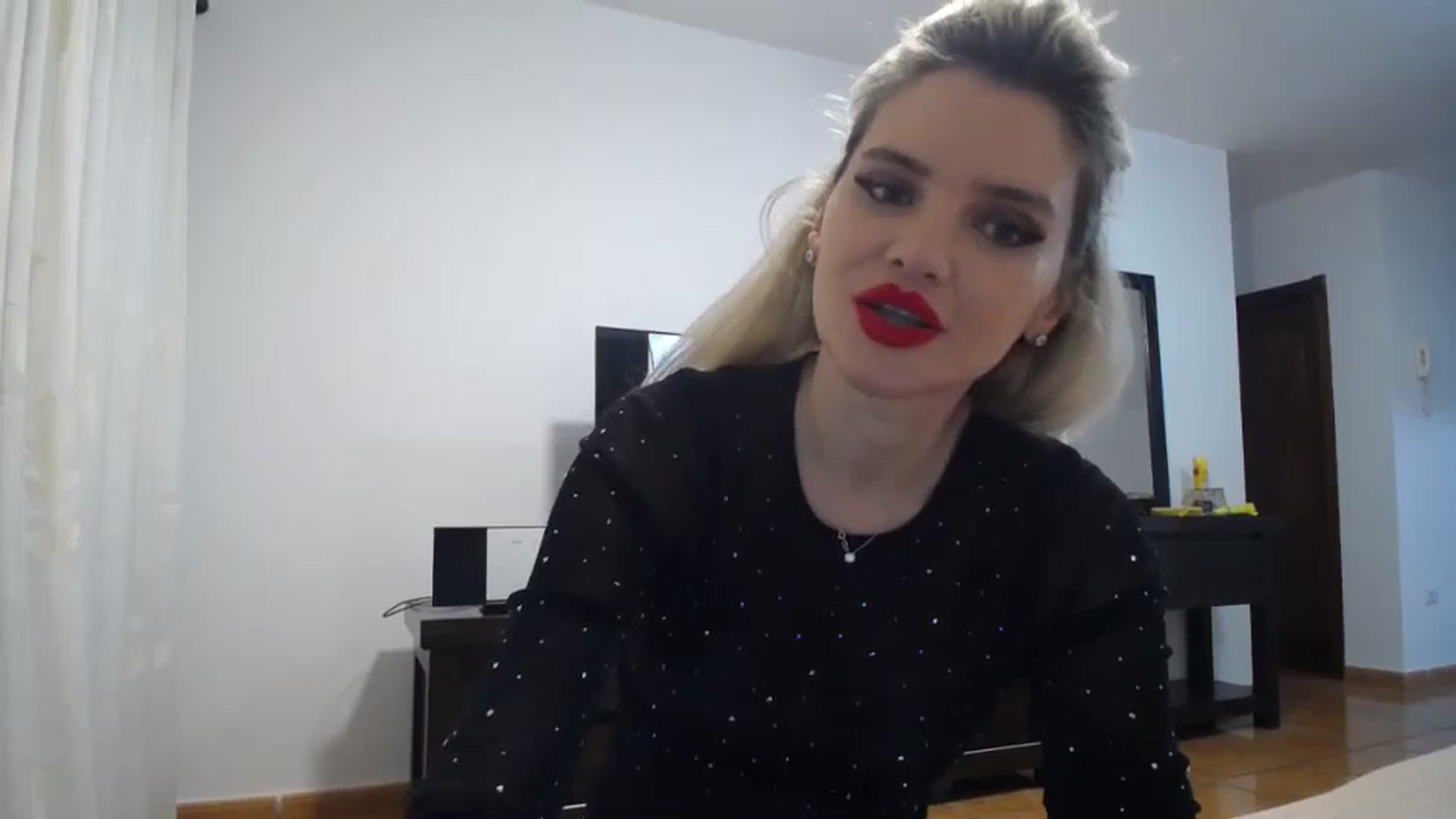 Gallery image thumbnail from Klarita_'s myfreecams stream on, 11/28/2023, 22:16 image 19 of 20