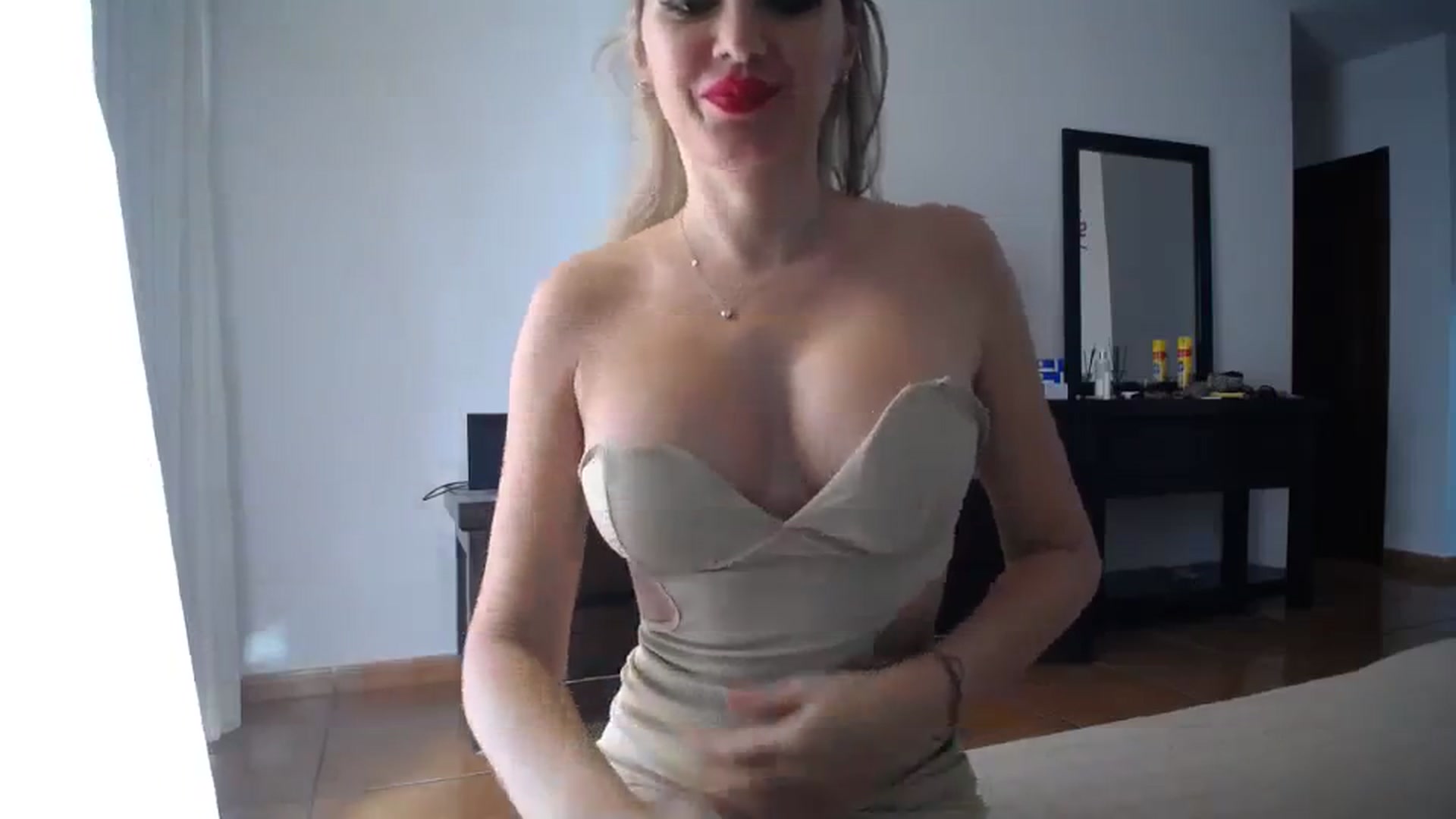 Gallery image thumbnail from Klarita_'s myfreecams stream on, 12/08/2023, 16:19 image 15 of 20