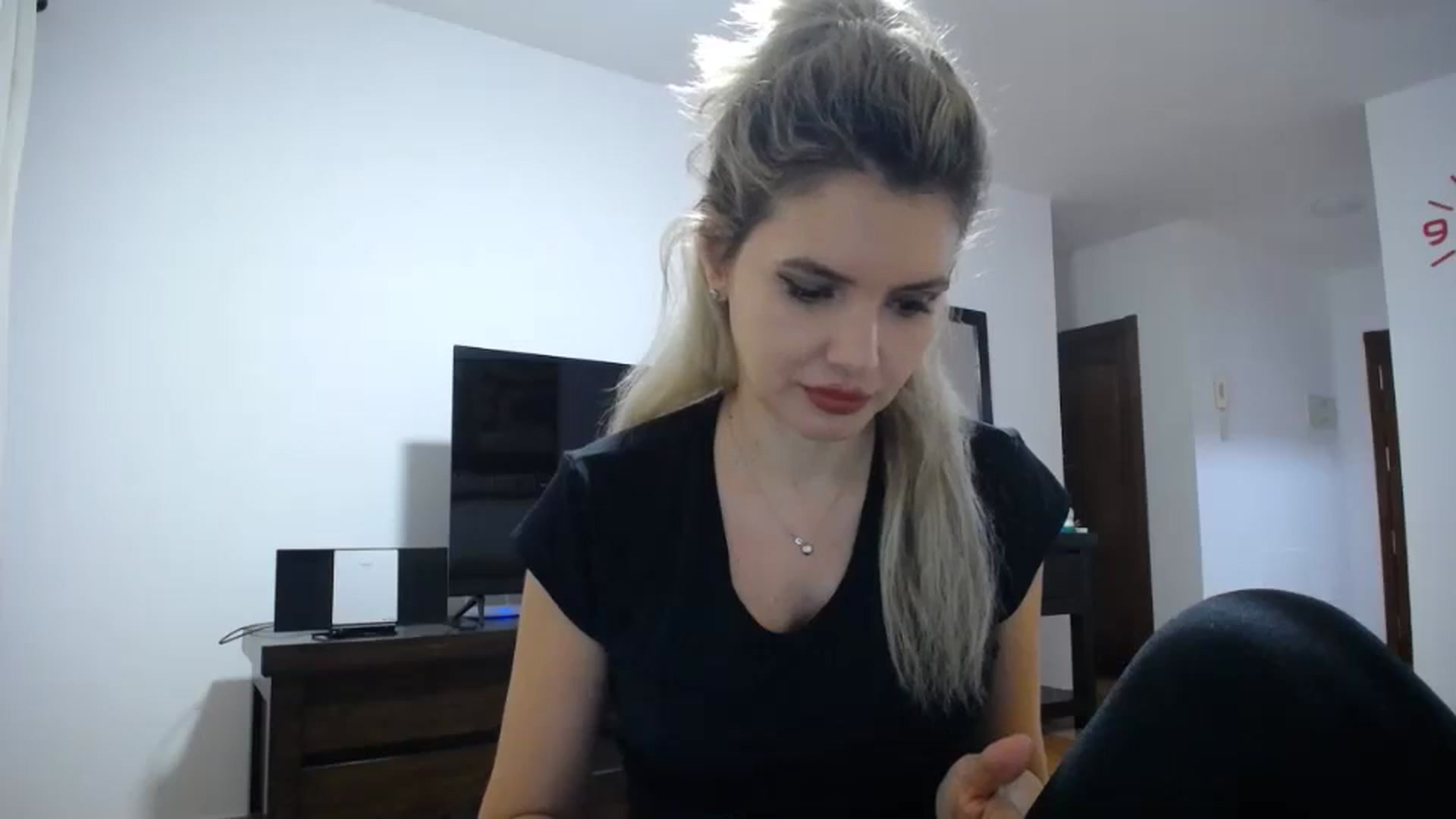 Gallery image thumbnail from Klarita_'s myfreecams stream on, 12/13/2023, 22:37 image 6 of 20
