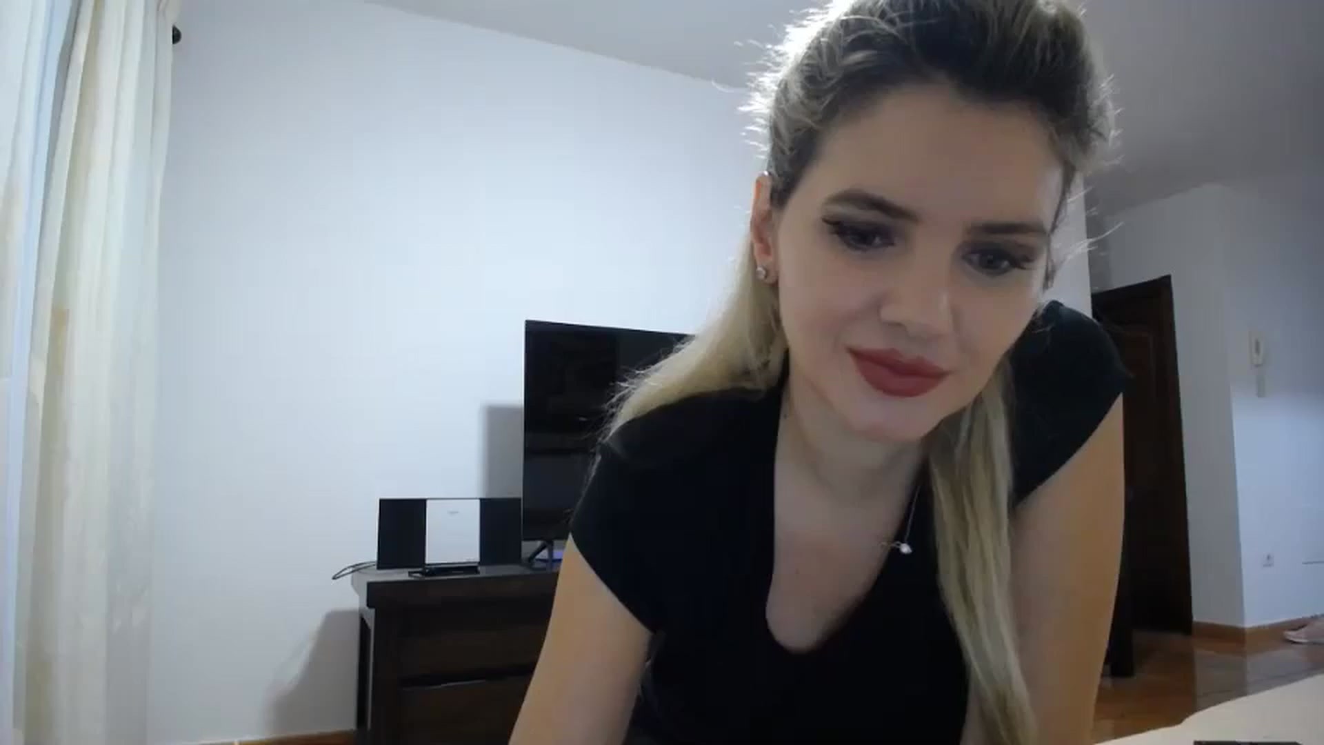 Gallery image thumbnail from Klarita_'s myfreecams stream on, 12/13/2023, 22:37 image 12 of 20