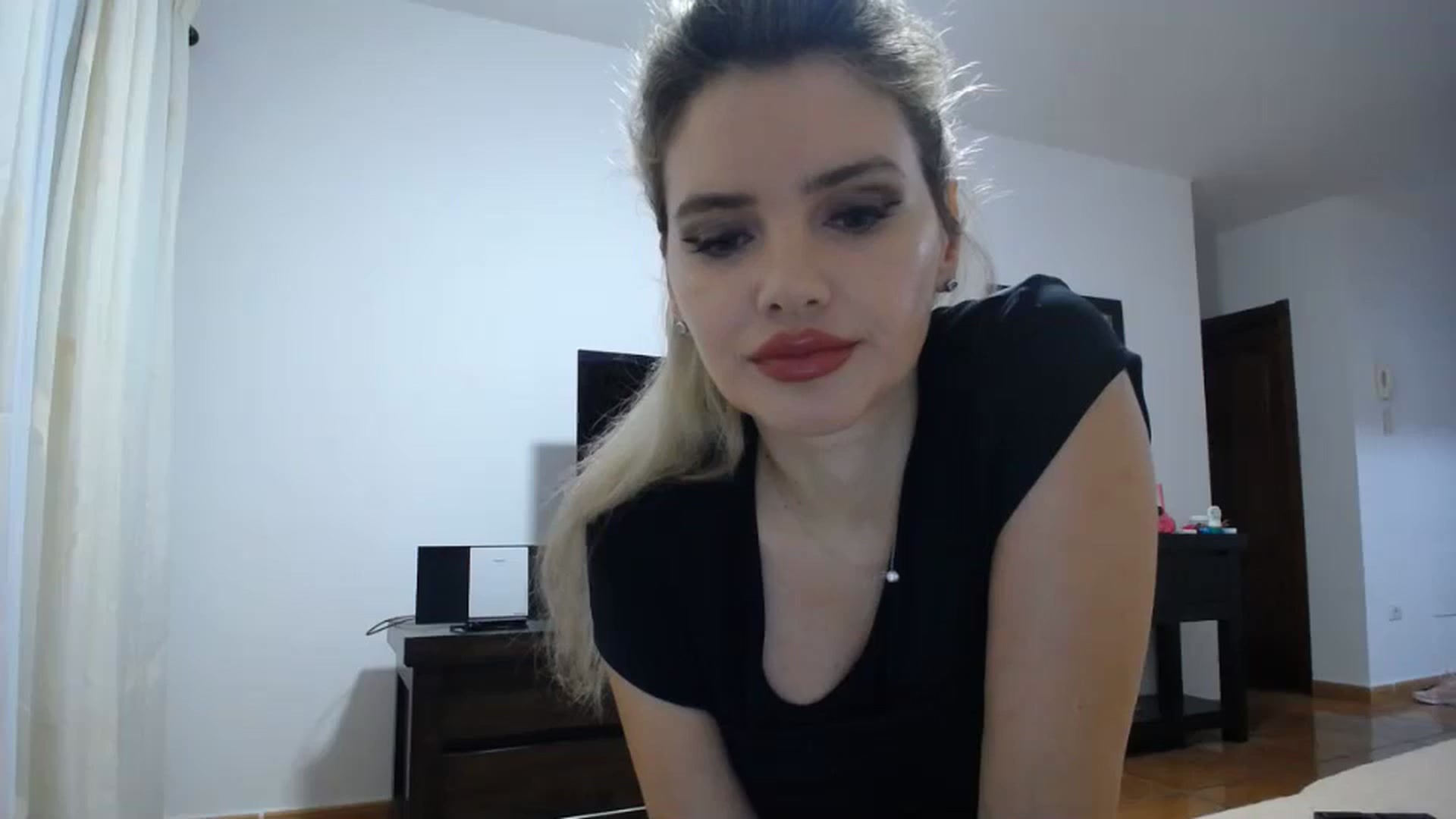 Gallery image thumbnail from Klarita_'s myfreecams stream on, 12/13/2023, 22:37 image 10 of 20