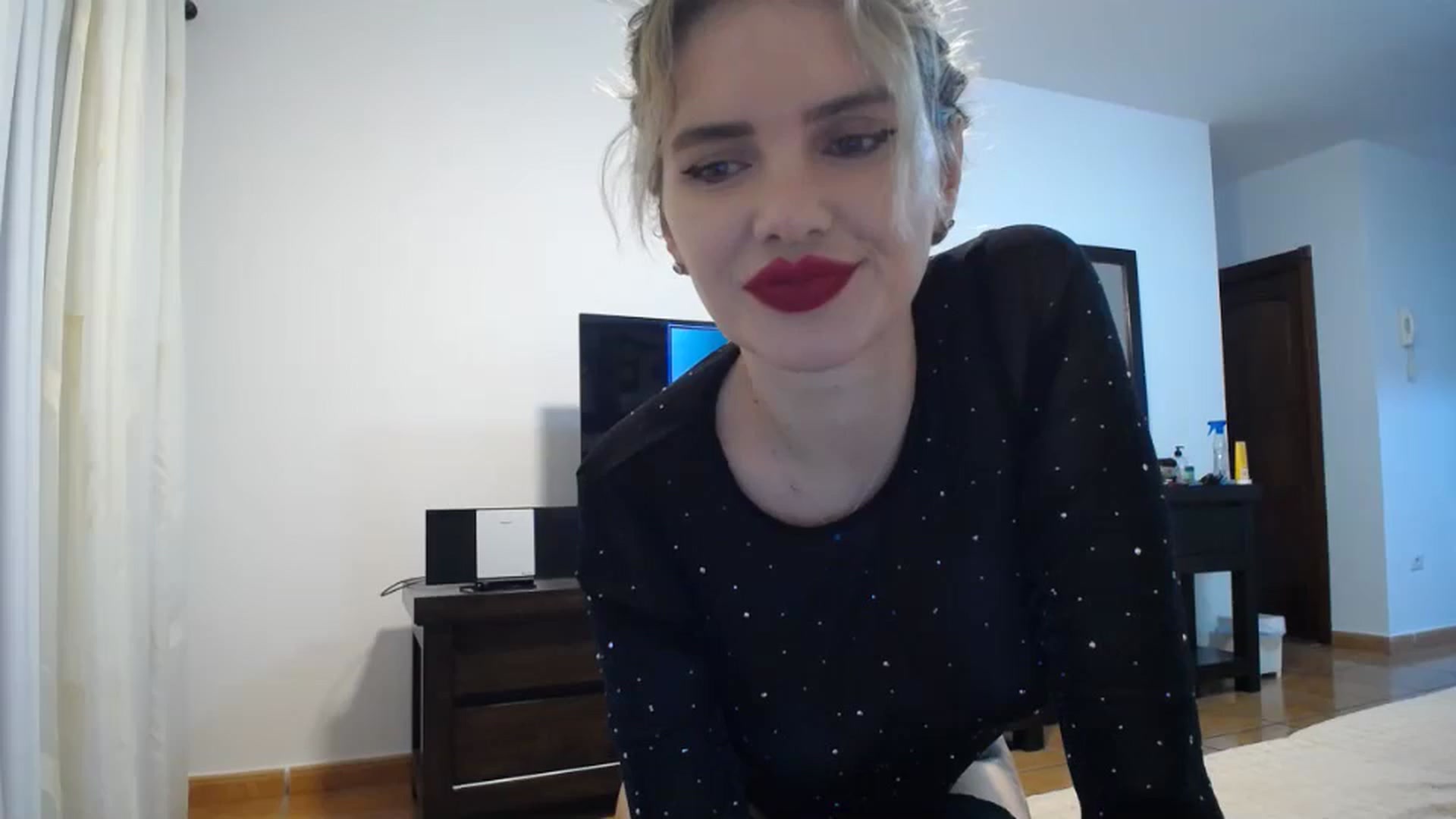 Gallery image thumbnail from Klarita_'s myfreecams stream on, 12/14/2023, 22:23 image 8 of 20