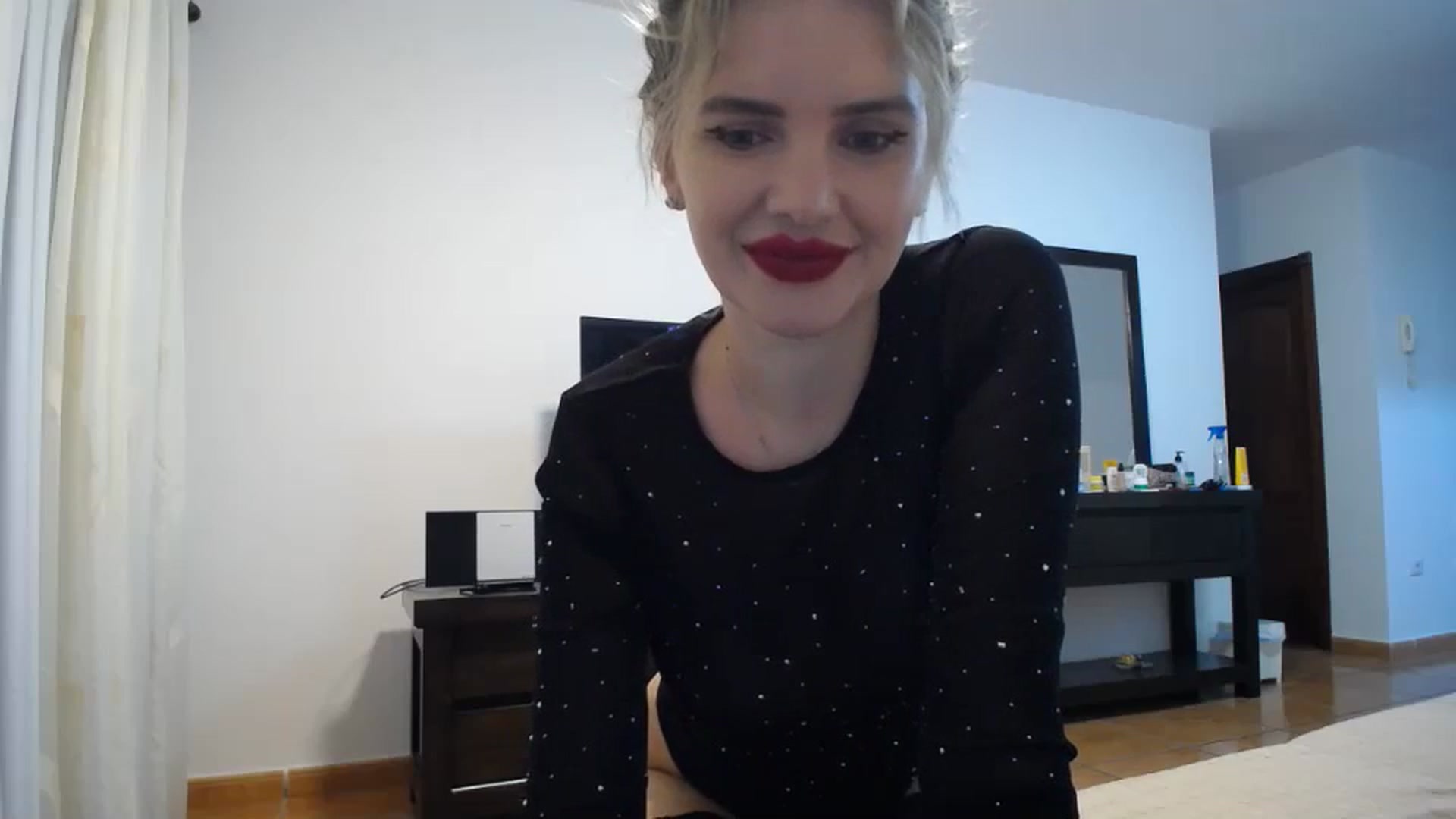 Gallery image thumbnail from Klarita_'s myfreecams stream on, 12/14/2023, 22:23 image 9 of 20