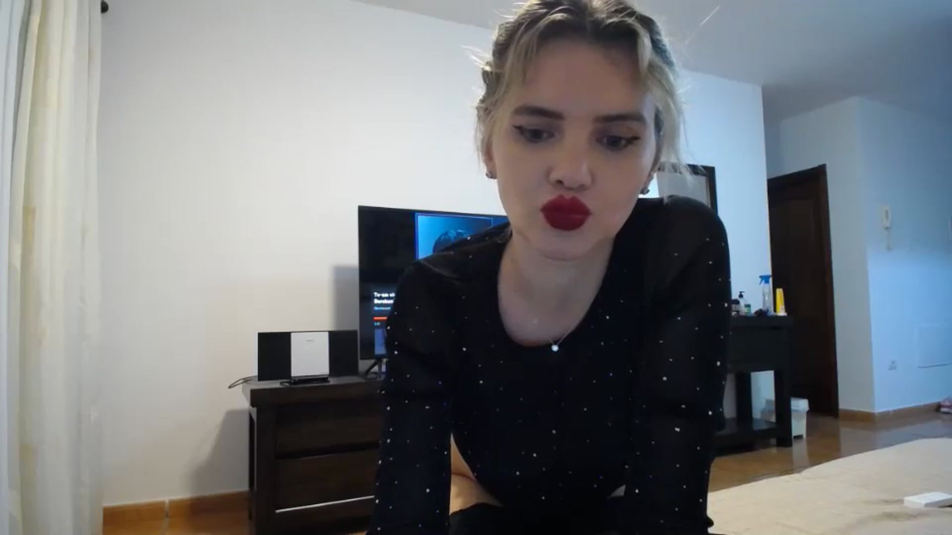 Gallery image thumbnail from Klarita_'s myfreecams stream on, 12/14/2023, 22:23 image 11 of 20