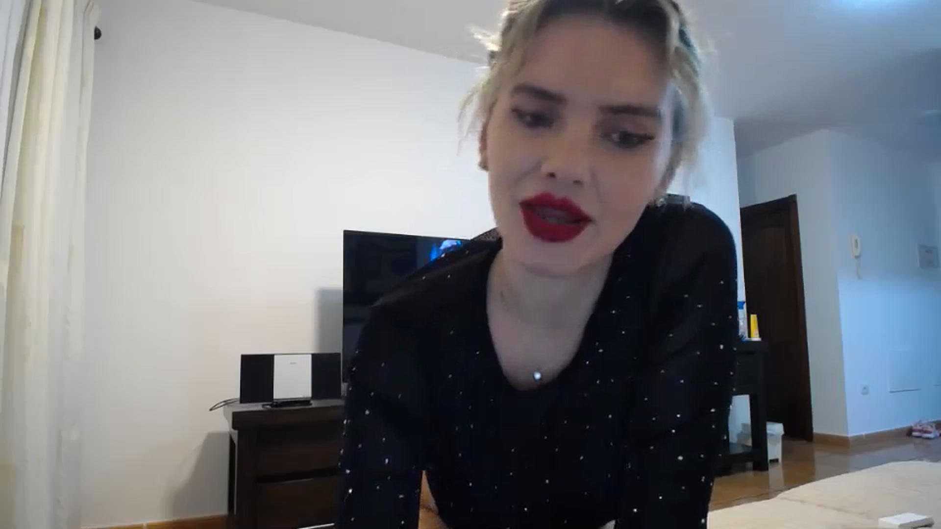 Gallery image thumbnail from Klarita_'s myfreecams stream on, 12/14/2023, 22:23 image 2 of 20