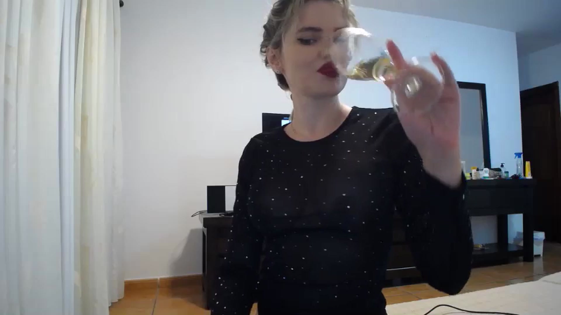Gallery image thumbnail from Klarita_'s myfreecams stream on, 12/14/2023, 22:23 image 4 of 20