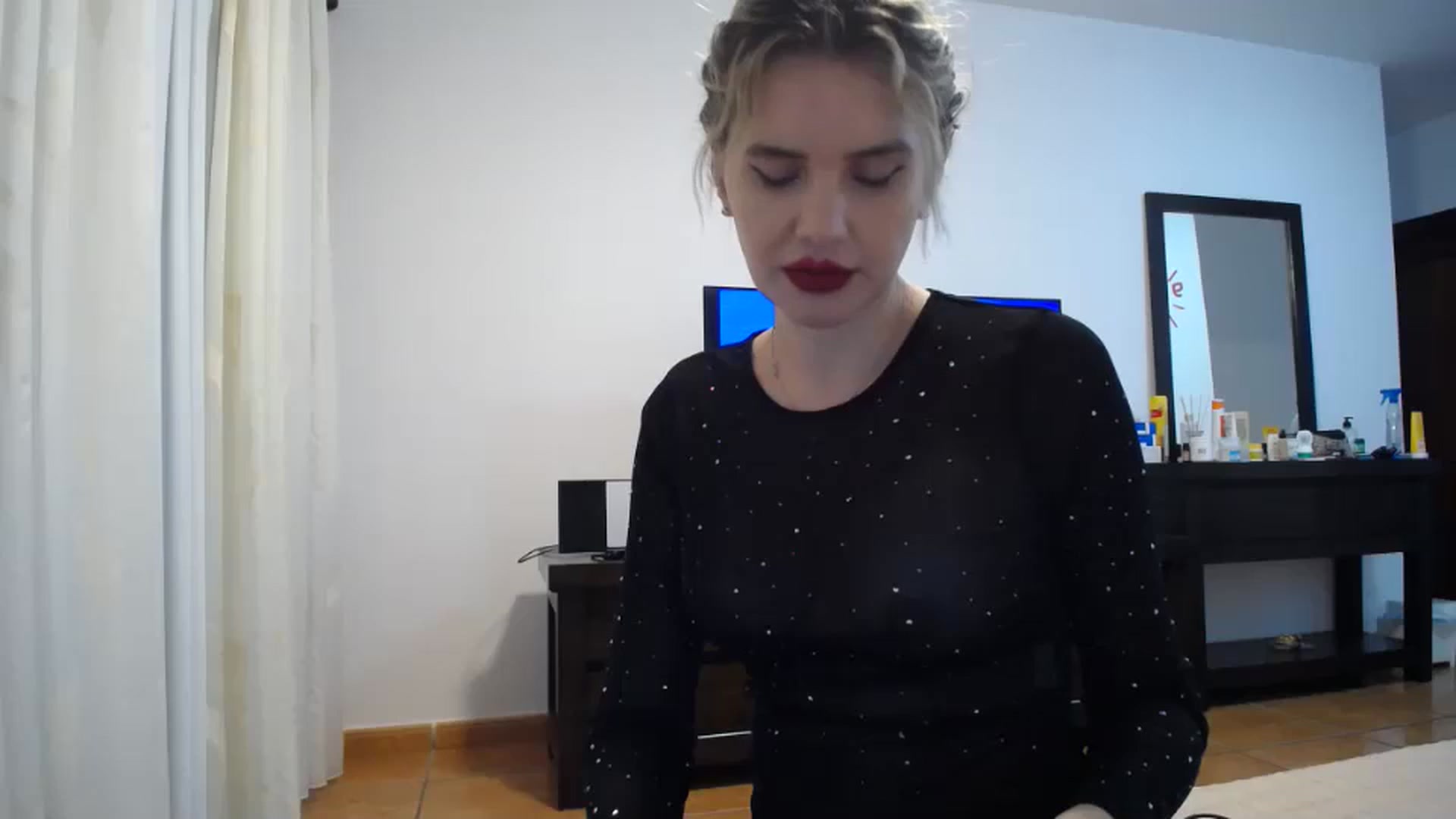 Gallery image thumbnail from Klarita_'s myfreecams stream on, 12/14/2023, 22:23 image 5 of 20