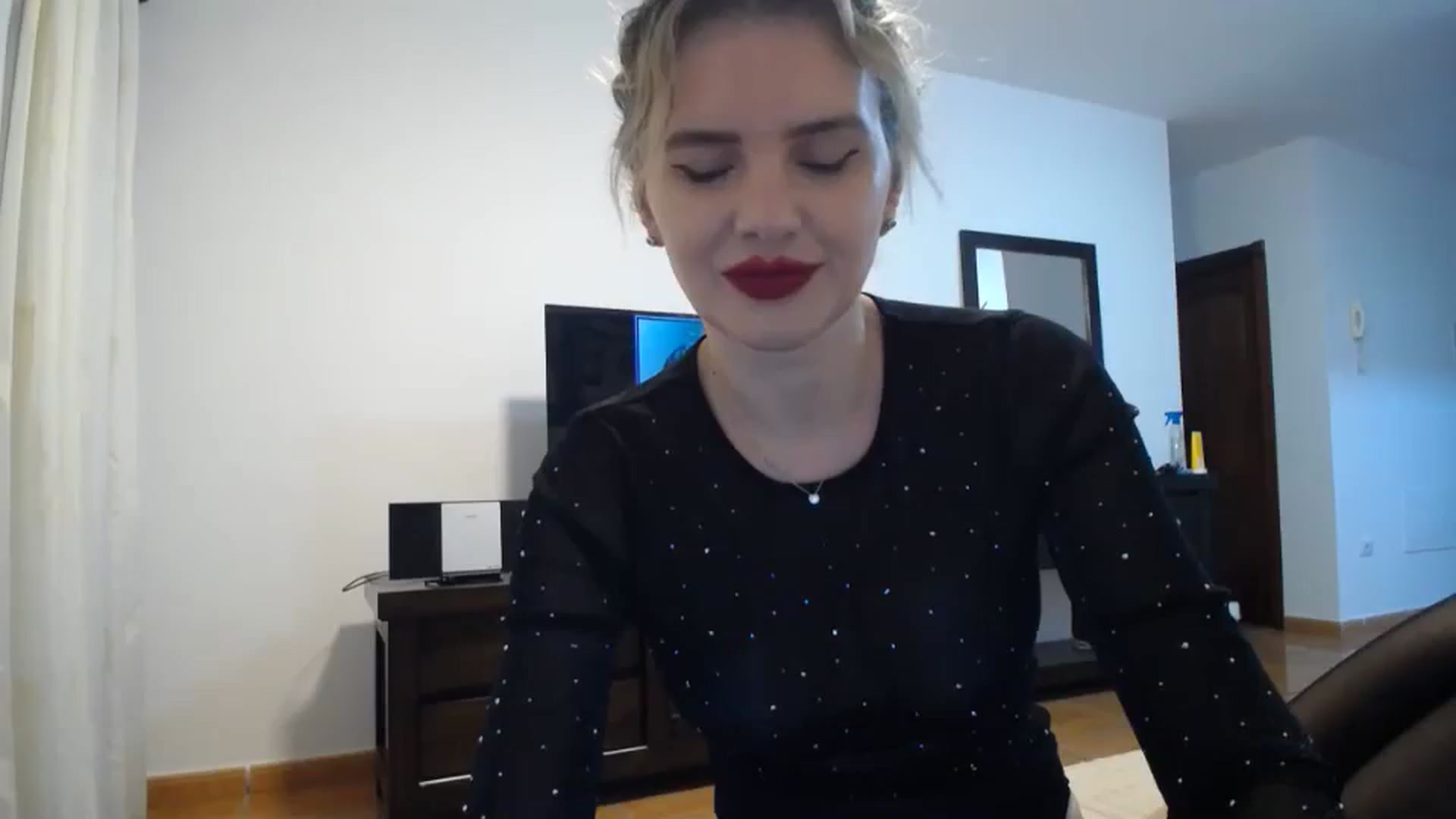 Gallery image thumbnail from Klarita_'s myfreecams stream on, 12/14/2023, 22:23 image 14 of 20