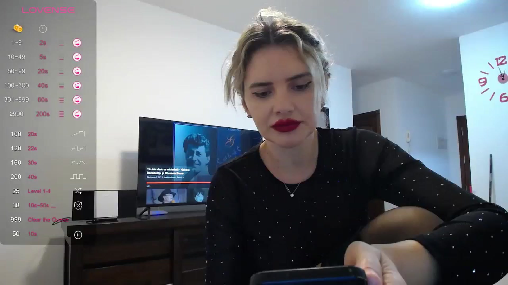 Gallery image thumbnail from Klarita_'s myfreecams stream on, 12/14/2023, 23:14 image 6 of 20