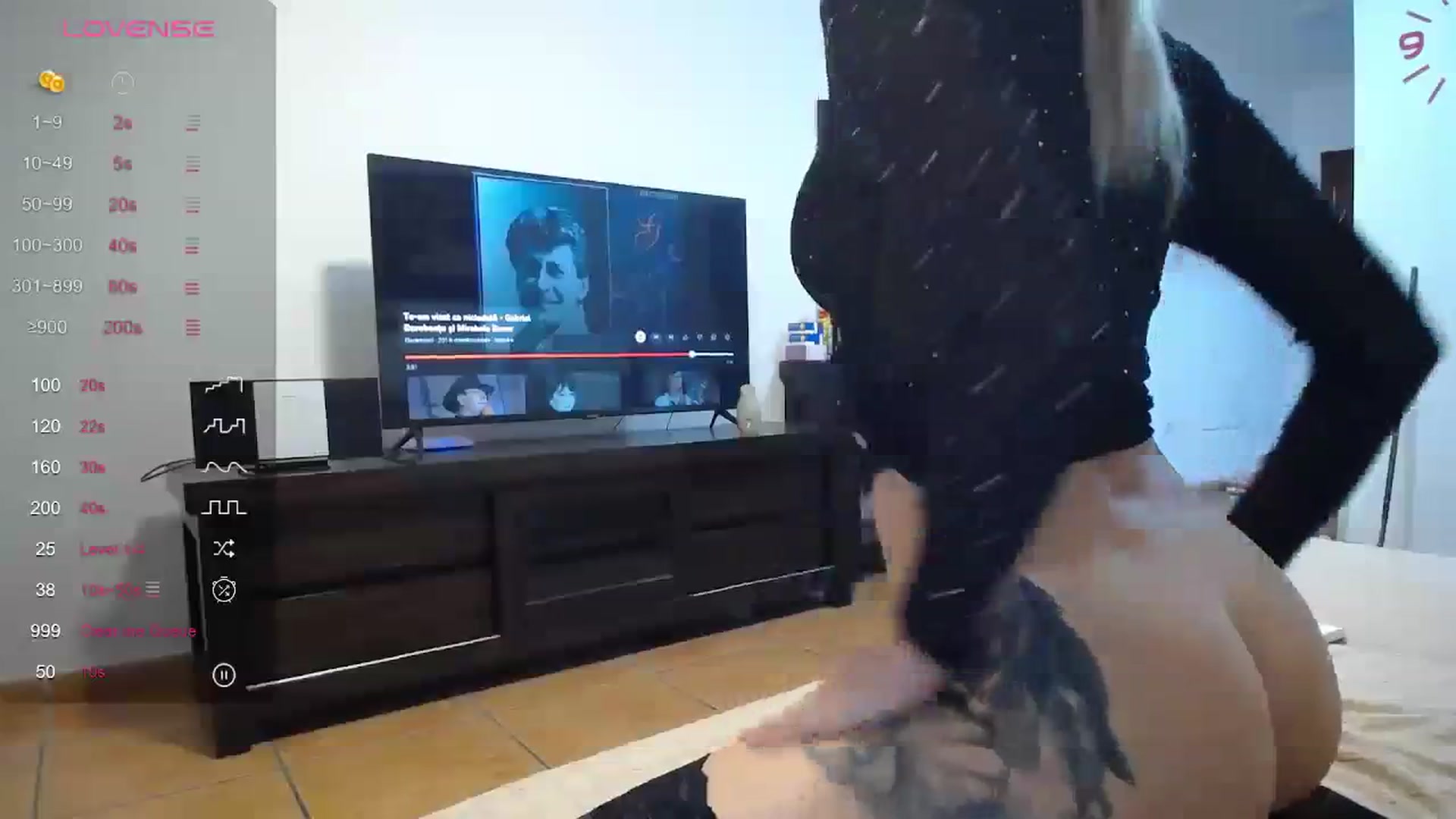 Gallery image thumbnail from Klarita_'s myfreecams stream on, 12/14/2023, 23:14 image 17 of 20