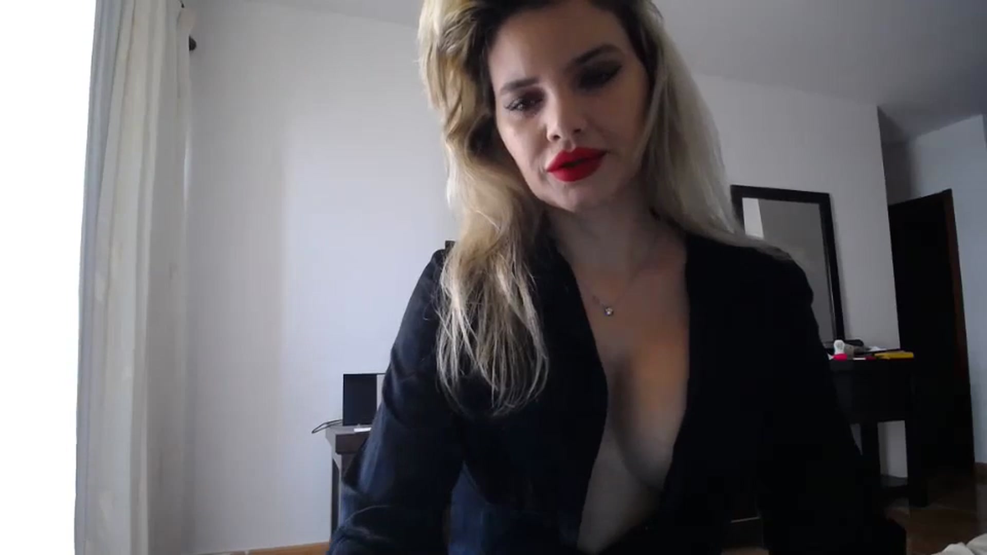 Gallery image thumbnail from Klarita_'s myfreecams stream on, 12/17/2023, 14:43 image 2 of 20