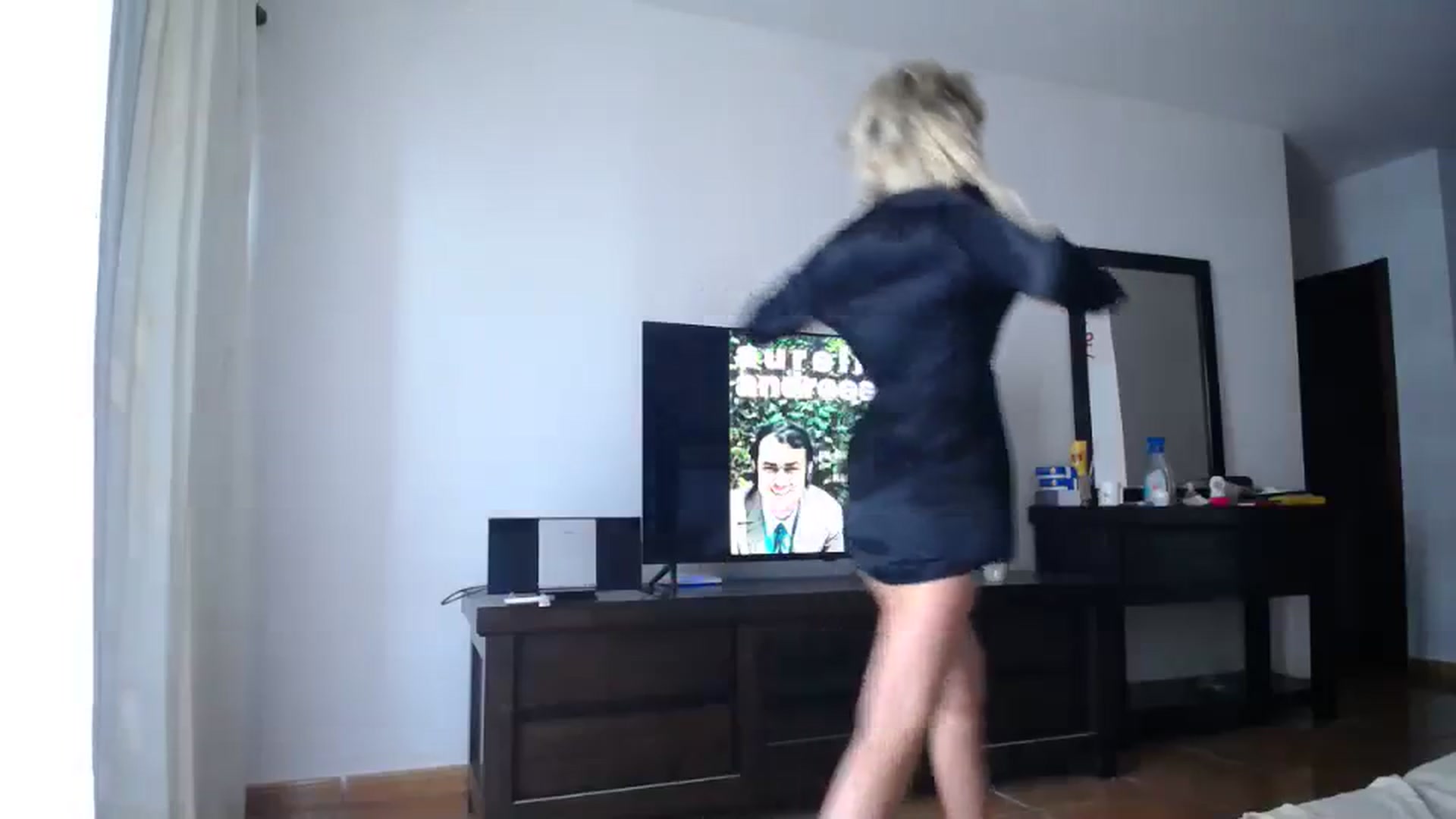 Gallery image thumbnail from Klarita_'s myfreecams stream on, 12/17/2023, 14:43 image 6 of 20