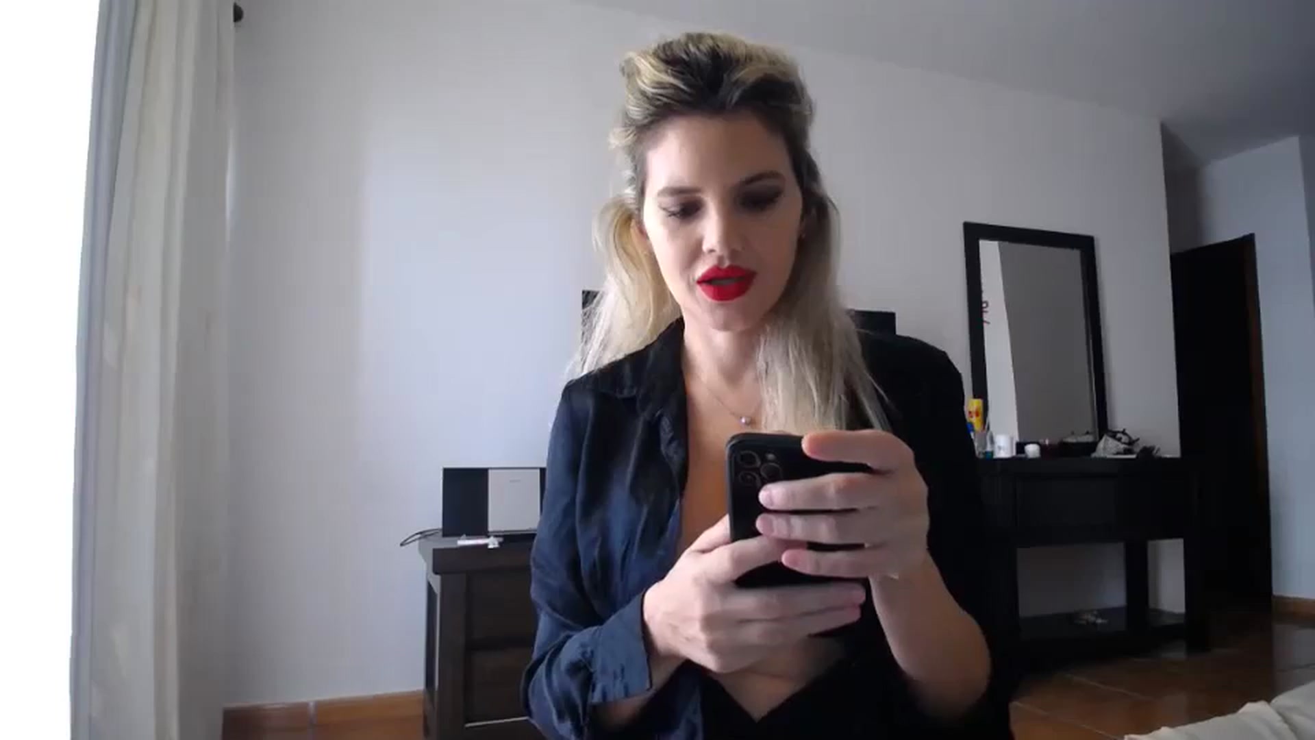 Gallery image thumbnail from Klarita_'s myfreecams stream on, 12/17/2023, 14:43 image 12 of 20