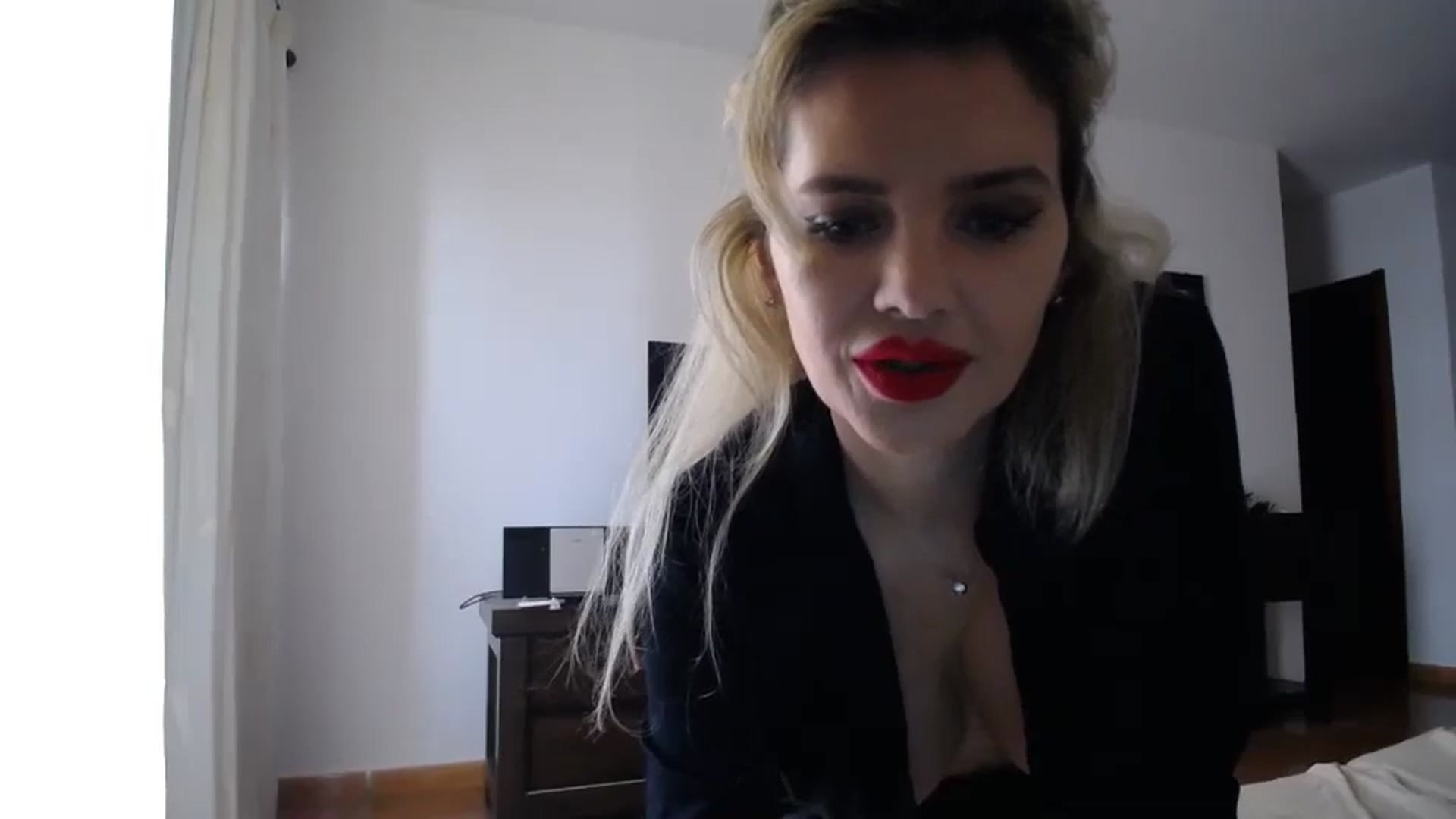 Gallery image thumbnail from Klarita_'s myfreecams stream on, 12/17/2023, 14:43 image 19 of 20
