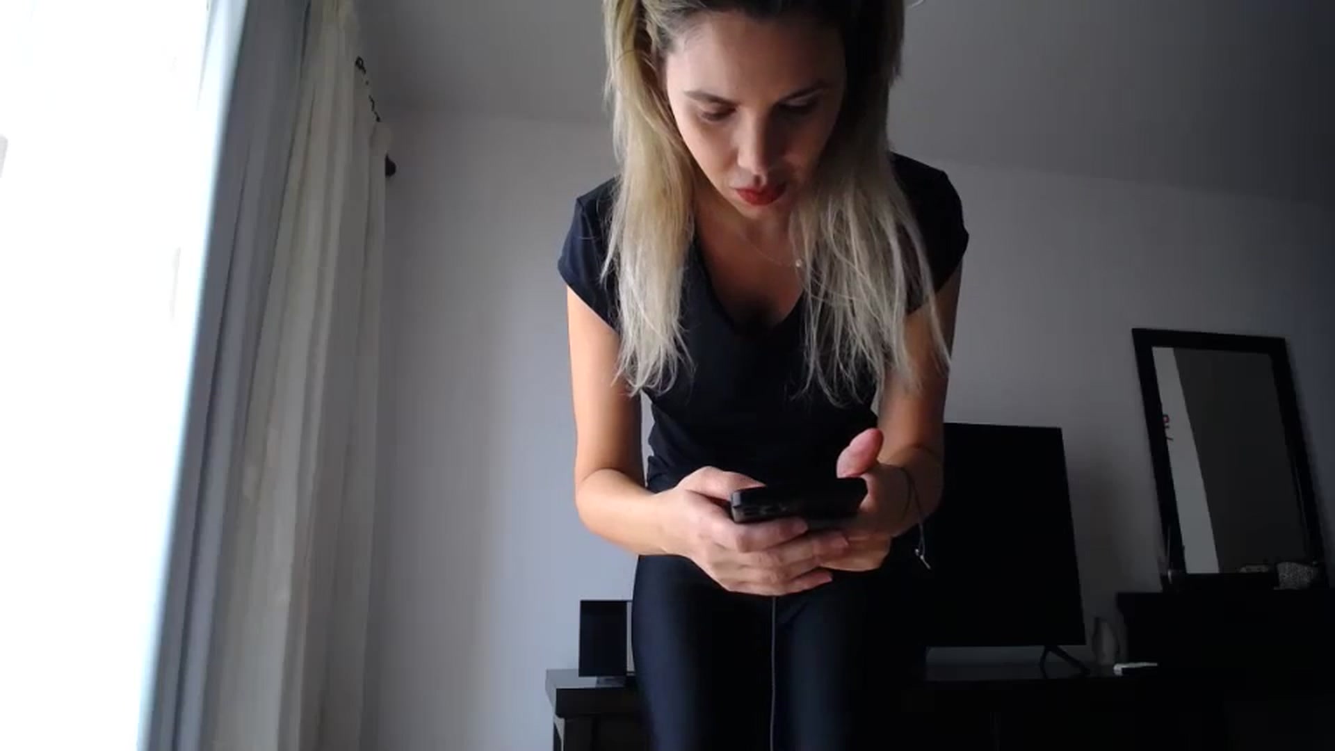 Gallery image thumbnail from Klarita_'s myfreecams stream on, 12/18/2023, 14:27 image 5 of 20