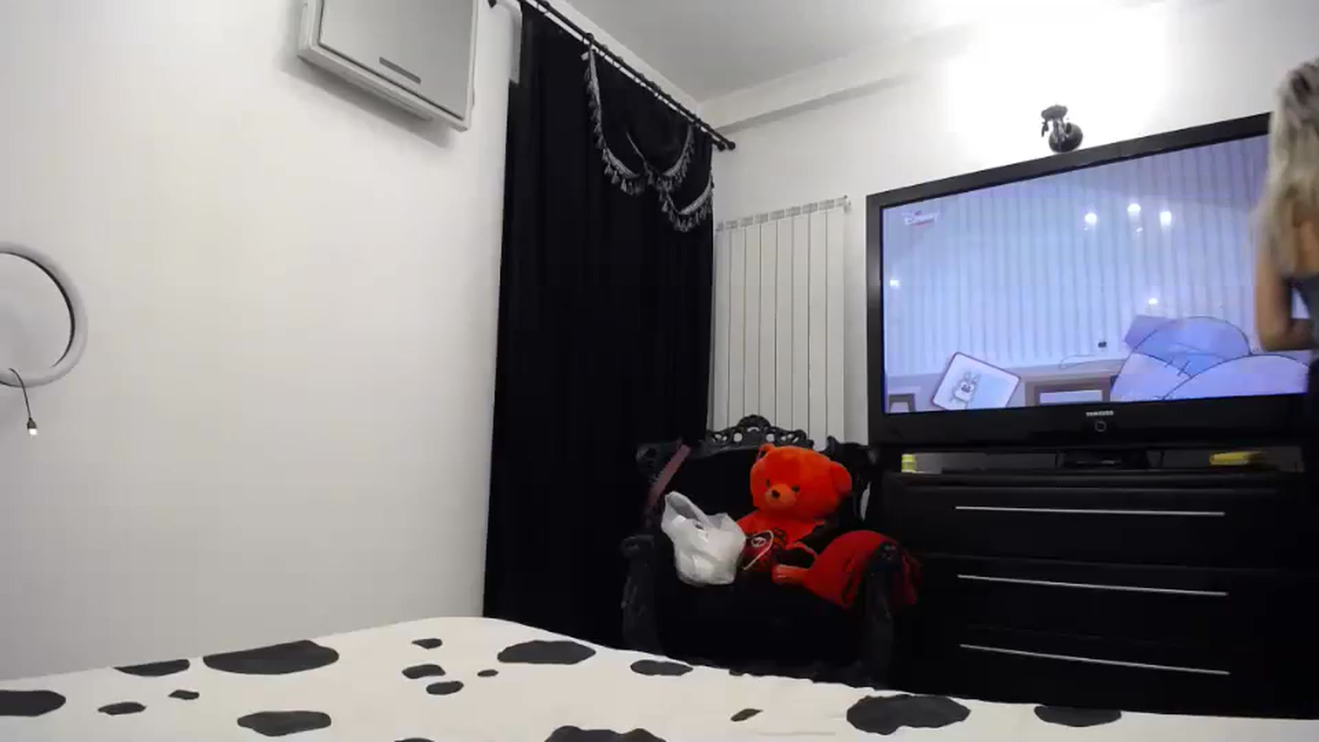 Gallery image thumbnail from Klarita_'s myfreecams stream on, 12/20/2023, 22:30 image 15 of 20