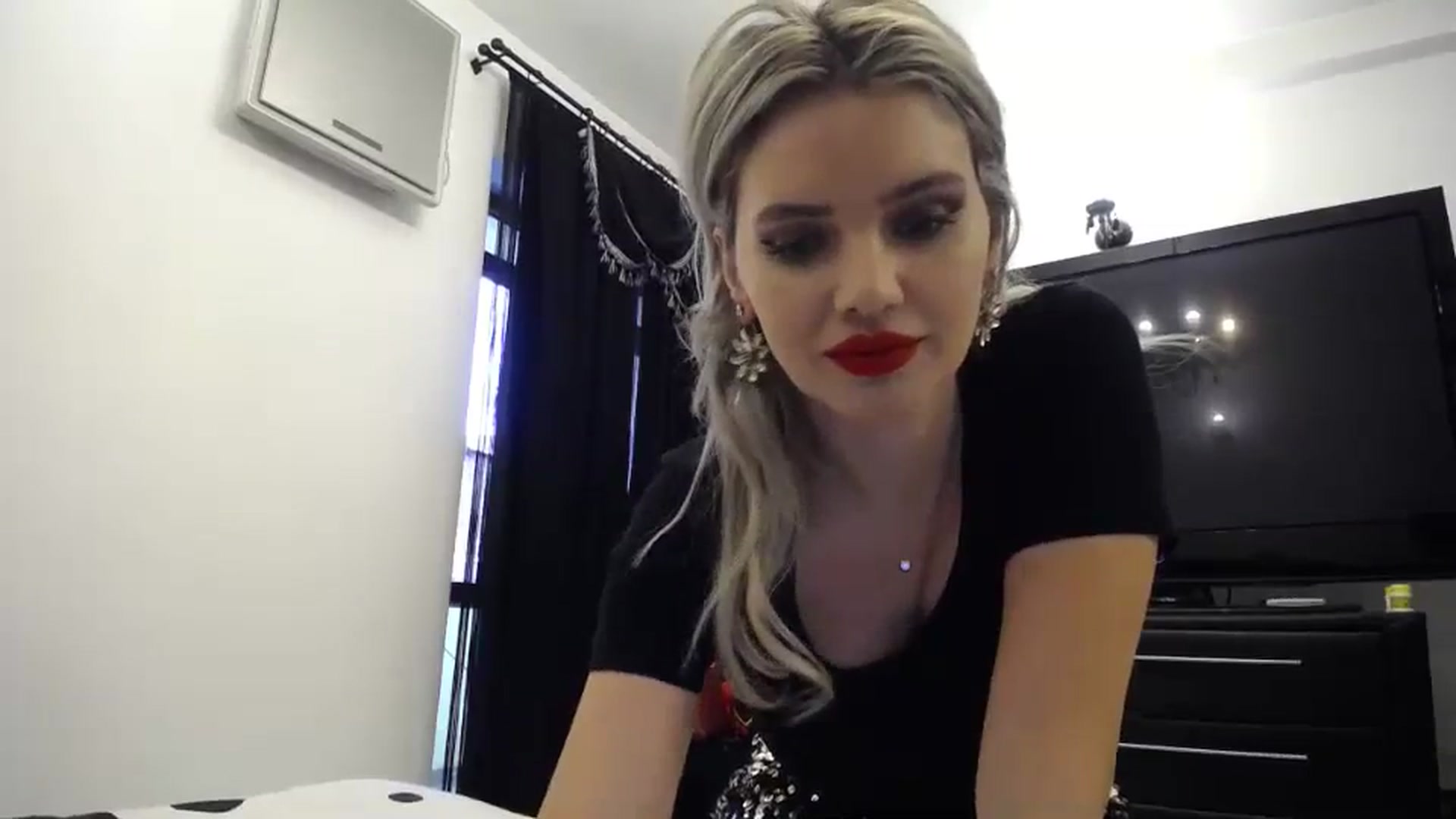 Gallery image thumbnail from Klarita_'s myfreecams stream on, 12/23/2023, 15:21 image 2 of 20