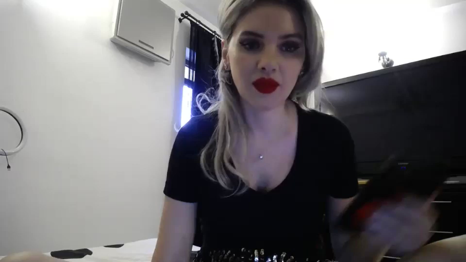 Gallery image thumbnail from Klarita_'s myfreecams stream on, 12/23/2023, 15:21 image 1 of 20