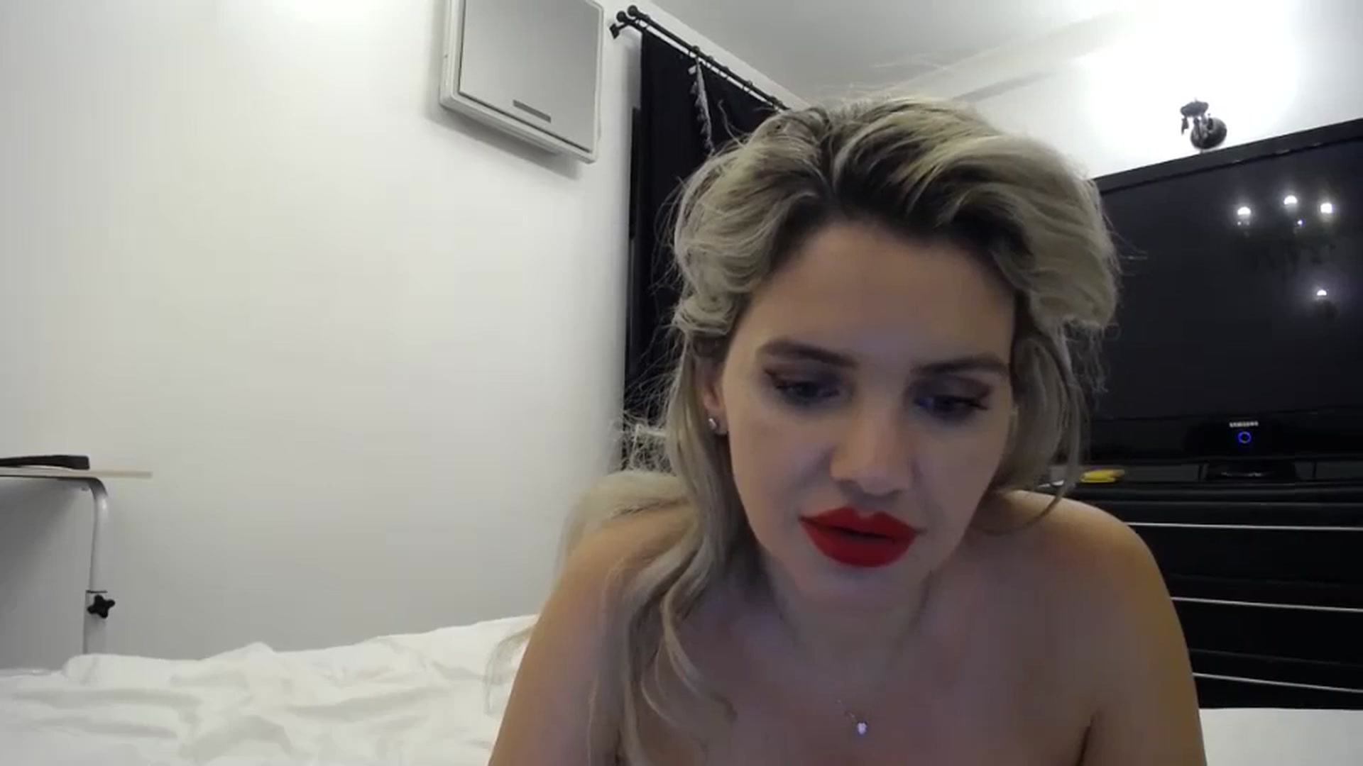 Gallery image thumbnail from Klarita_'s myfreecams stream on, 12/27/2023, 24:01 image 18 of 20