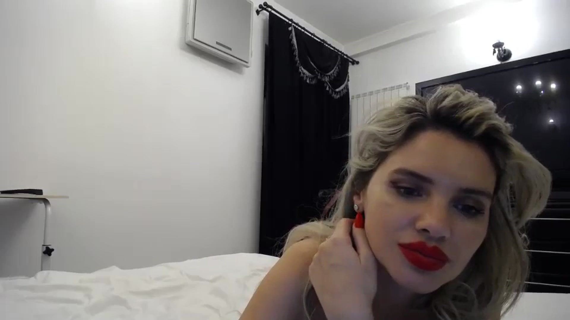 Gallery image thumbnail from Klarita_'s myfreecams stream on, 12/27/2023, 24:01 image 19 of 20