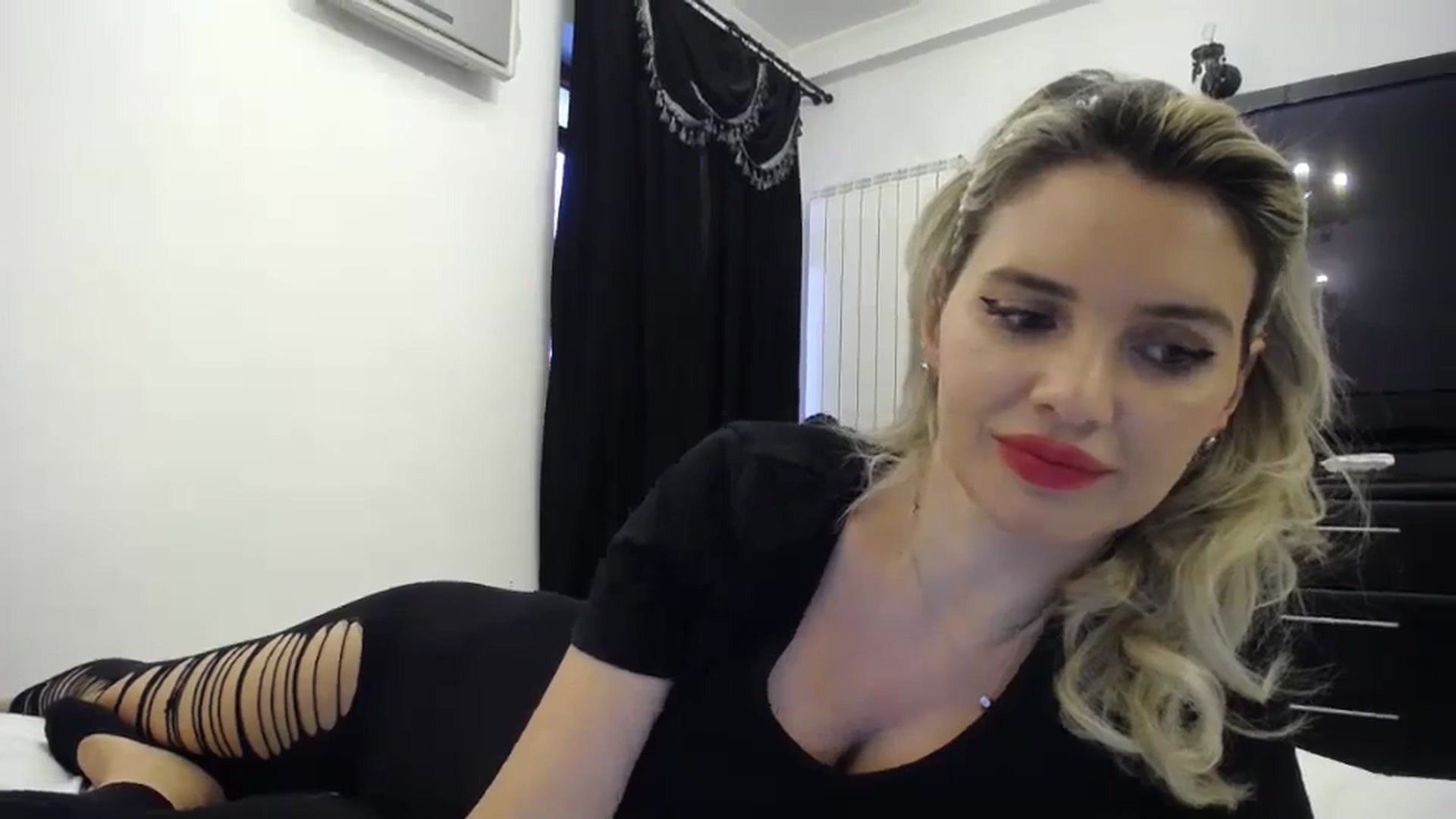 Gallery image thumbnail from Klarita_'s myfreecams stream on, 01/12/2024, 15:03 image 2 of 20