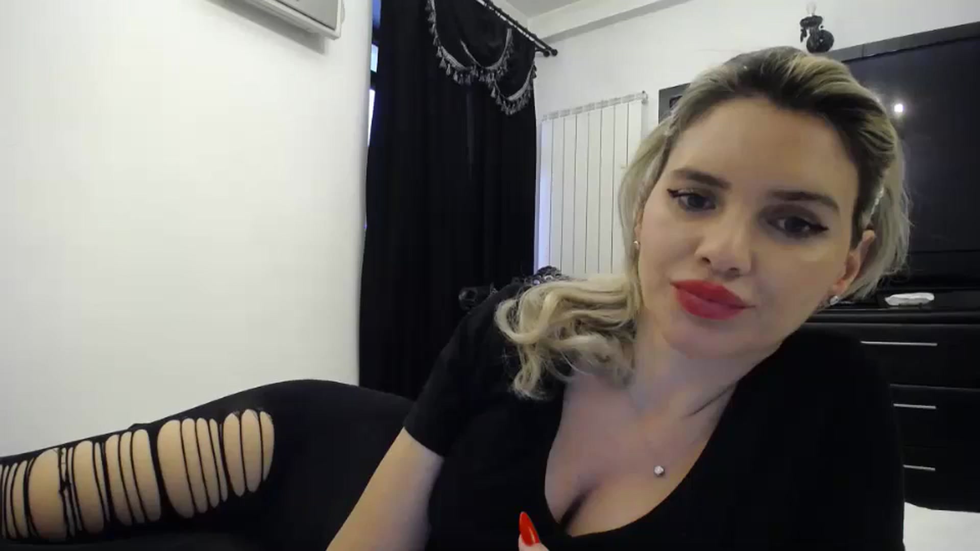 Gallery image thumbnail from Klarita_'s myfreecams stream on, 01/12/2024, 15:03 image 8 of 20