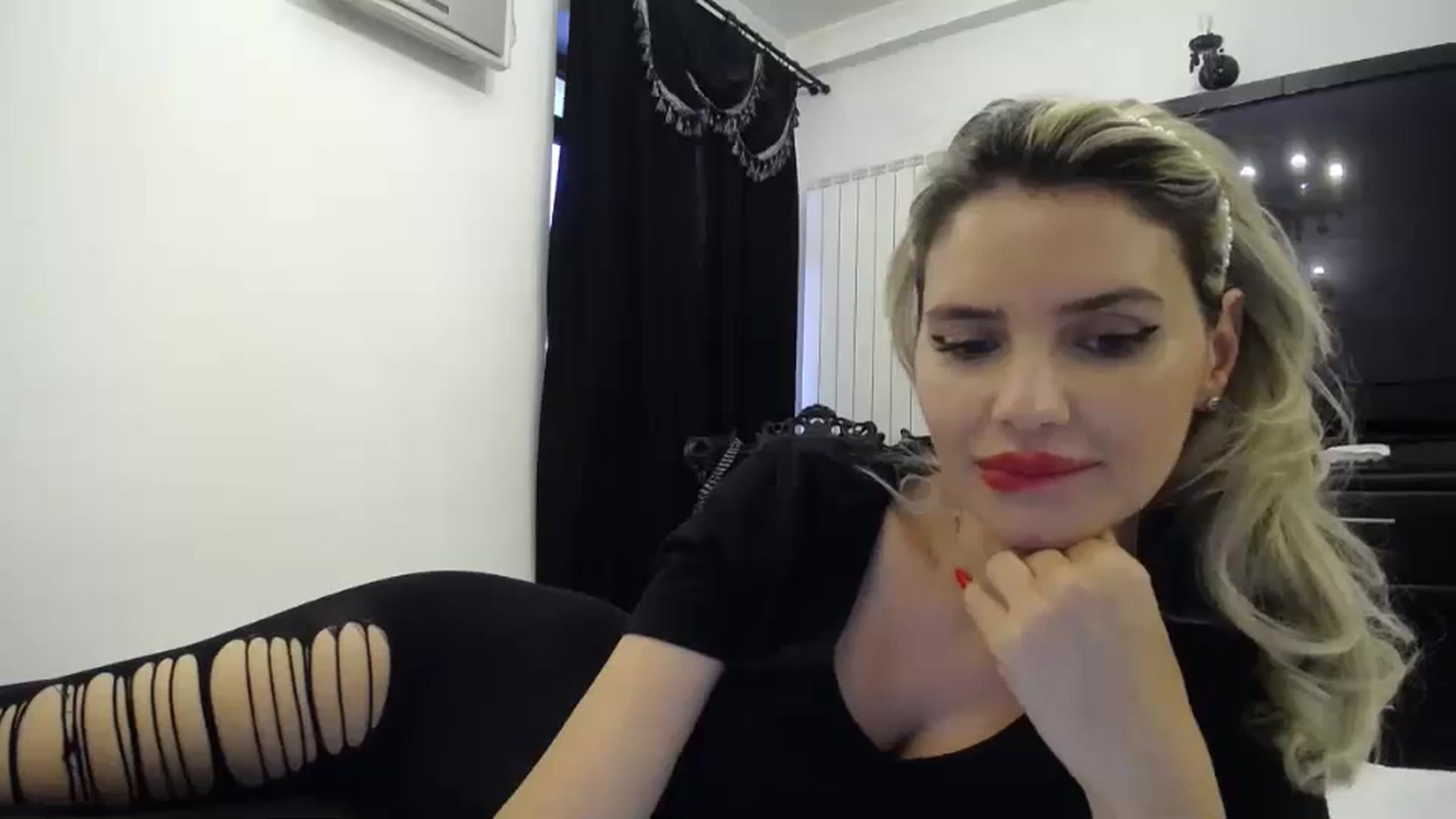 Gallery image thumbnail from Klarita_'s myfreecams stream on, 01/12/2024, 15:03 image 4 of 20