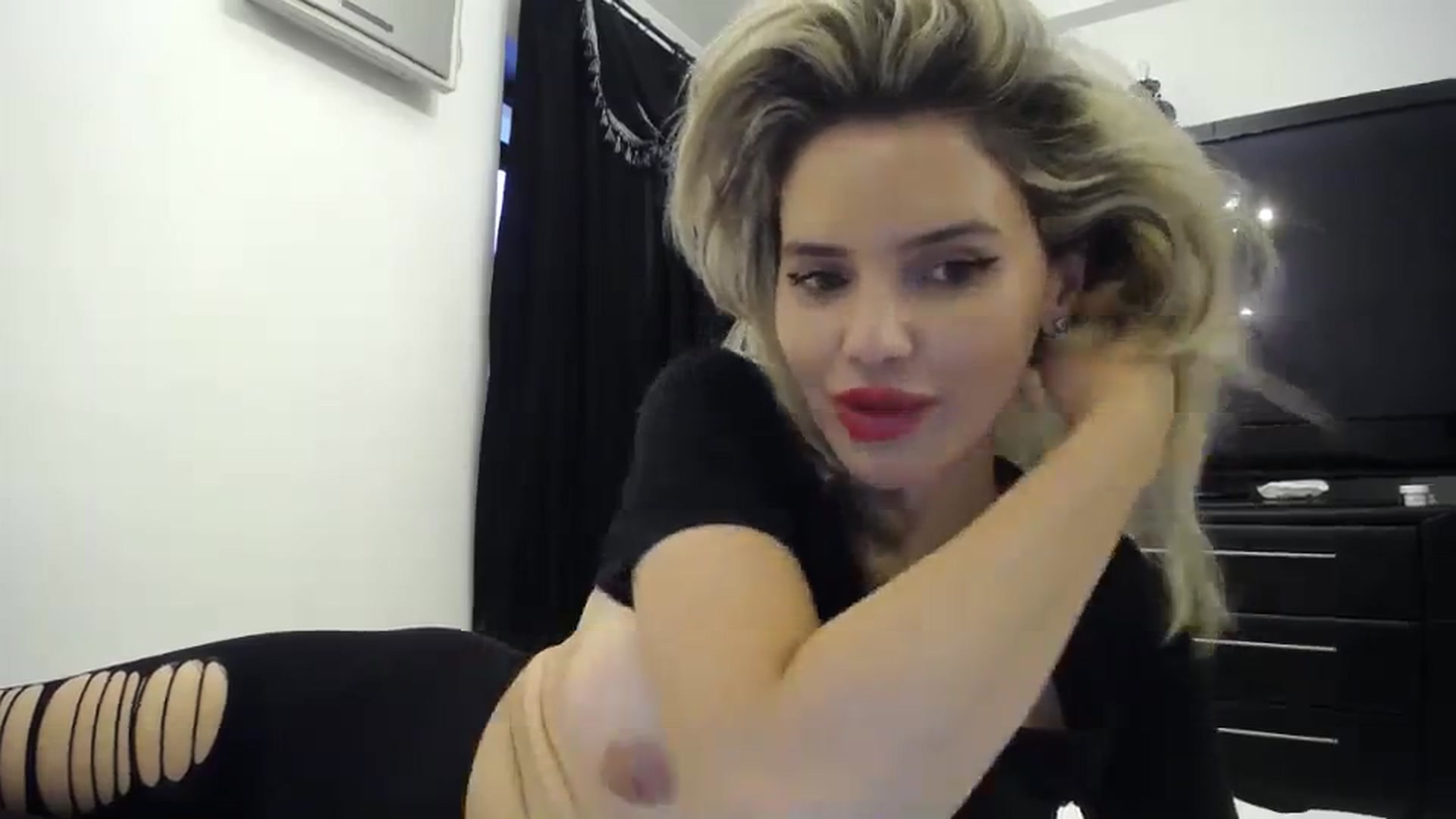Gallery image thumbnail from Klarita_'s myfreecams stream on, 01/12/2024, 15:03 image 14 of 20