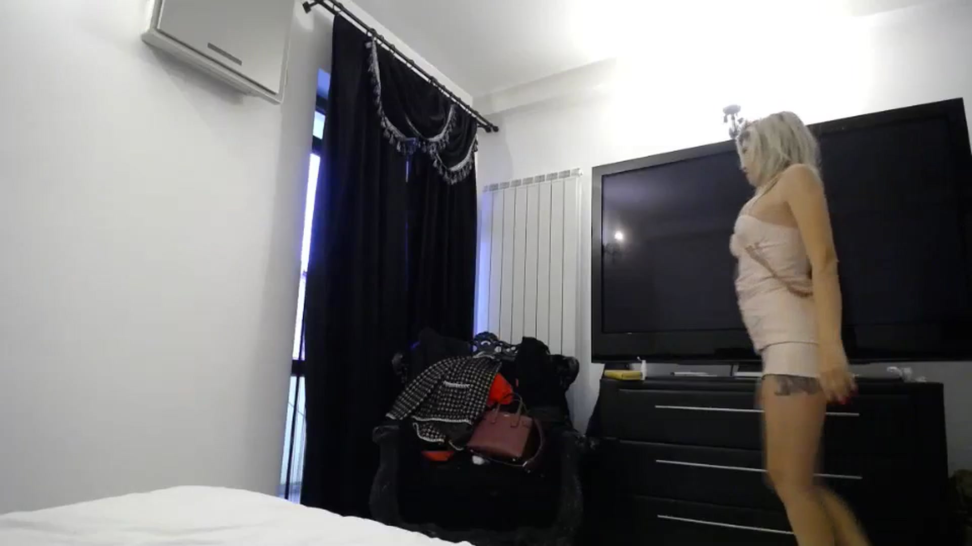 Gallery image thumbnail from Klarita_'s myfreecams stream on, 01/20/2024, 15:16 image 2 of 20