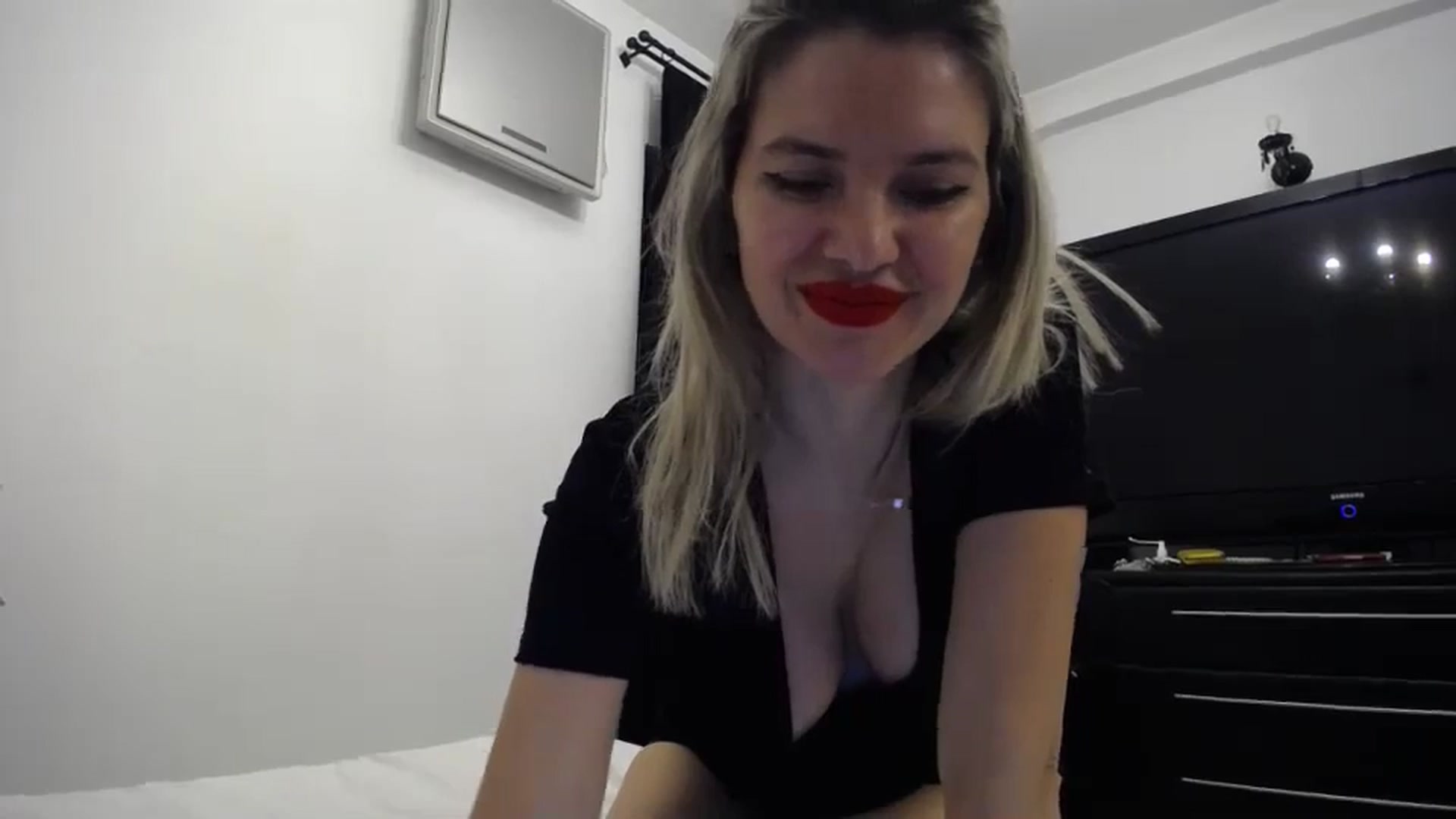 Gallery image thumbnail from Klarita_'s myfreecams stream on, 01/24/2024, 22:15 image 7 of 20