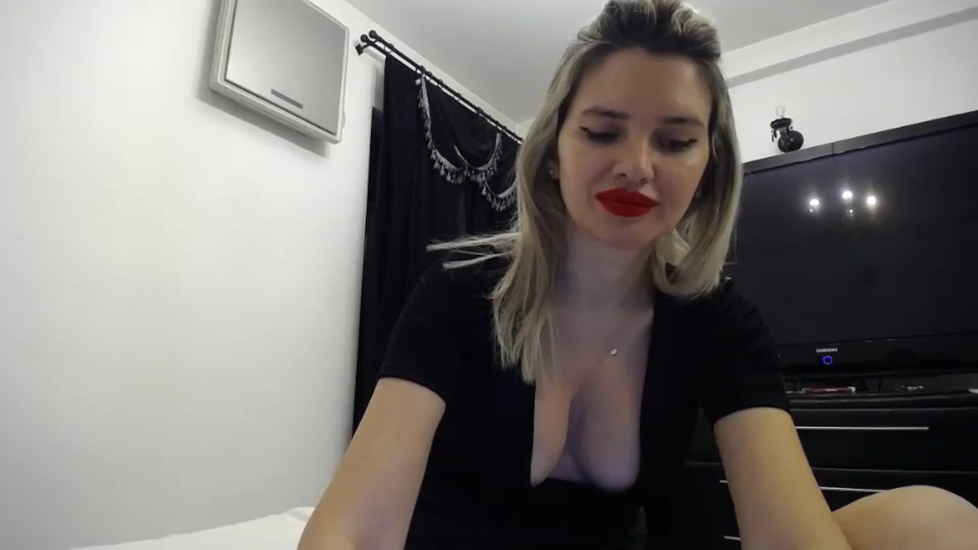 Gallery image thumbnail from Klarita_'s myfreecams stream on, 01/24/2024, 22:15 image 3 of 20