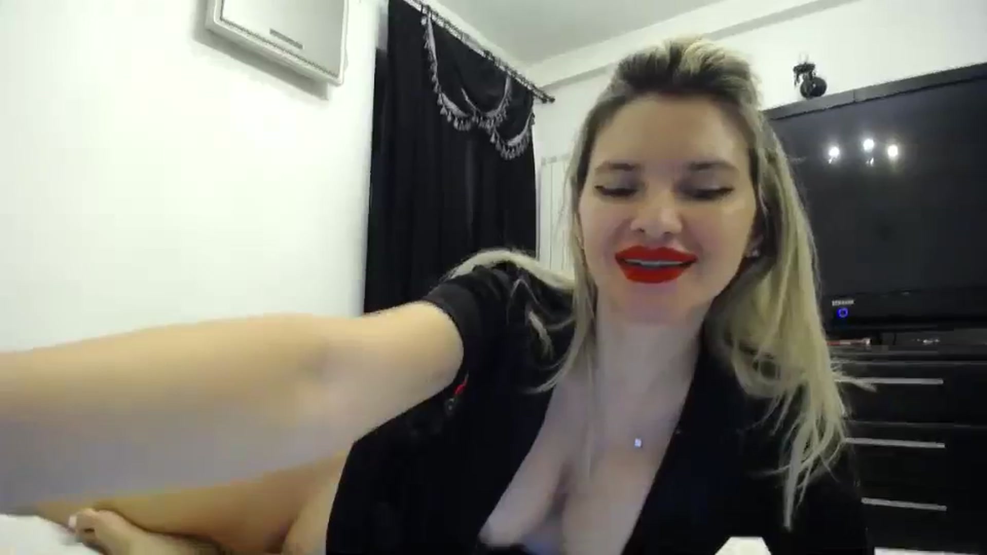Gallery image thumbnail from Klarita_'s myfreecams stream on, 01/24/2024, 22:15 image 12 of 20