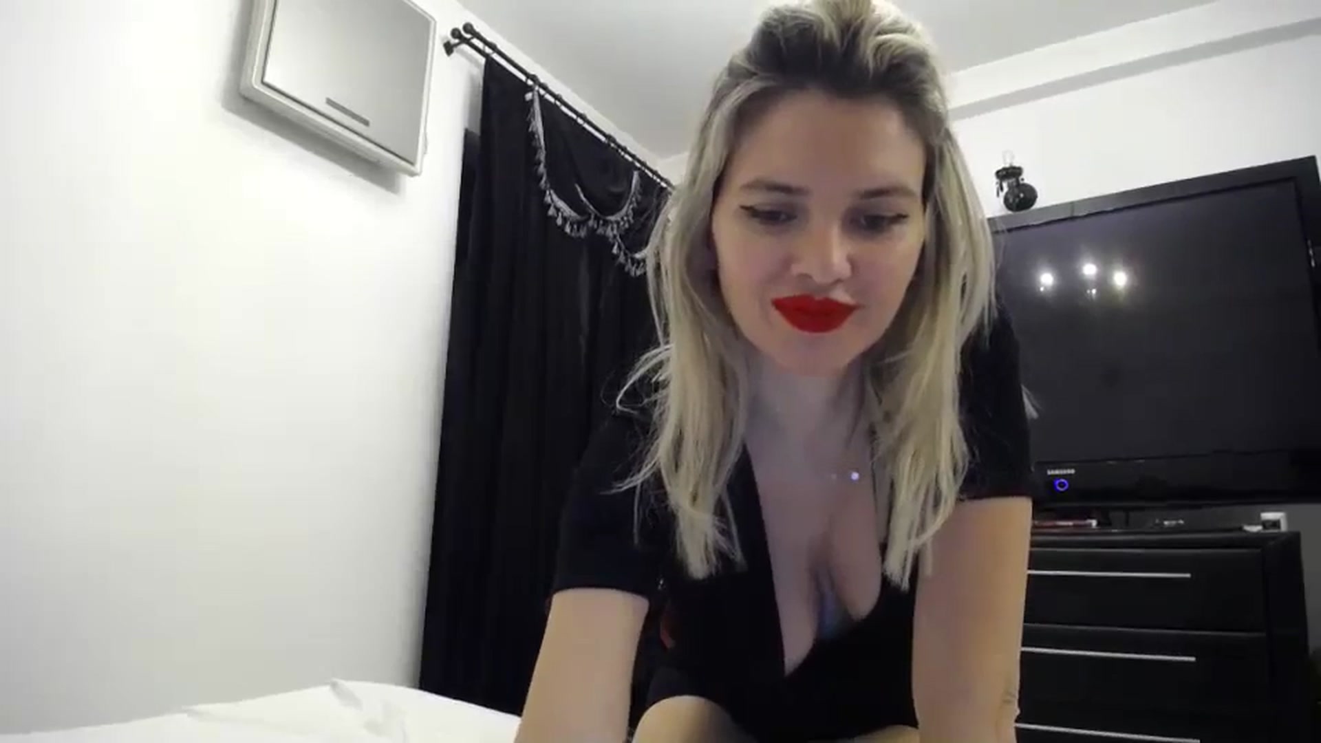 Gallery image thumbnail from Klarita_'s myfreecams stream on, 01/24/2024, 22:15 image 17 of 20