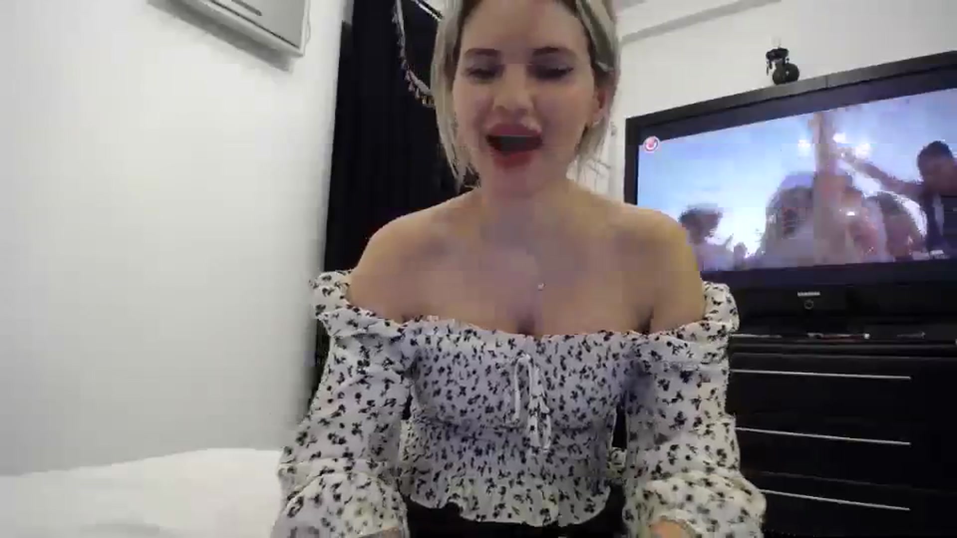Gallery image thumbnail from Klarita_'s myfreecams stream on, 01/25/2024, 22:35 image 14 of 20
