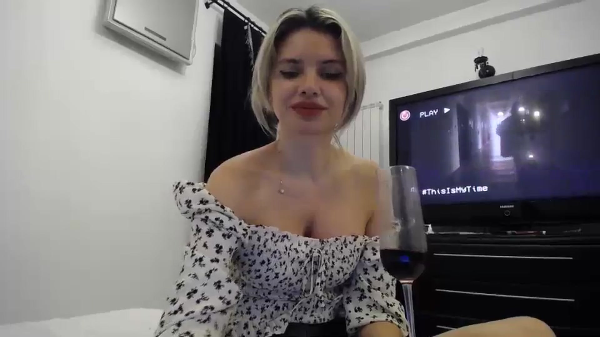 Gallery image thumbnail from Klarita_'s myfreecams stream on, 01/25/2024, 22:35 image 2 of 20