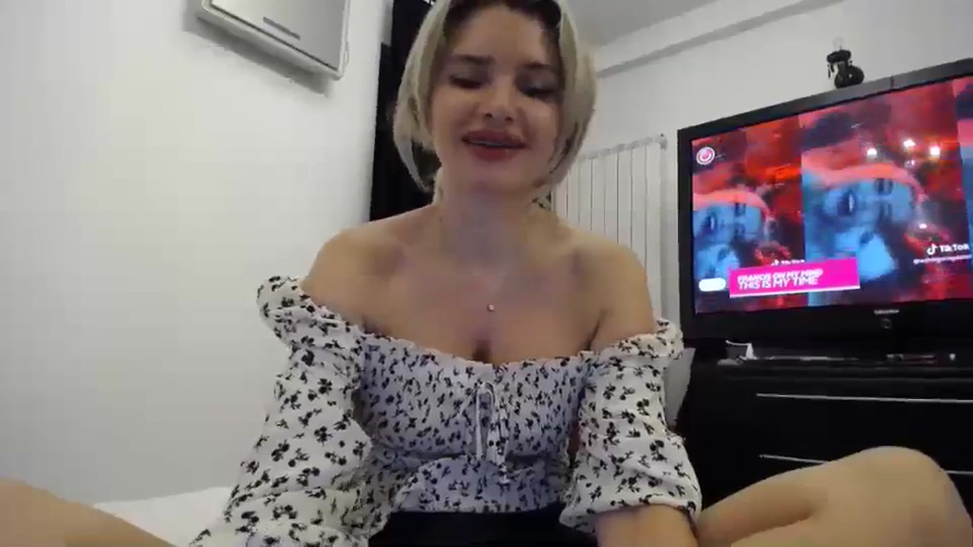Gallery image thumbnail from Klarita_'s myfreecams stream on, 01/25/2024, 22:35 image 3 of 20