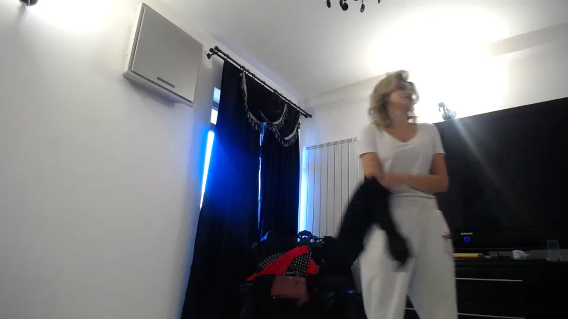 Gallery image thumbnail from Klarita_'s myfreecams stream on, 01/27/2024, 15:08 image 4 of 20